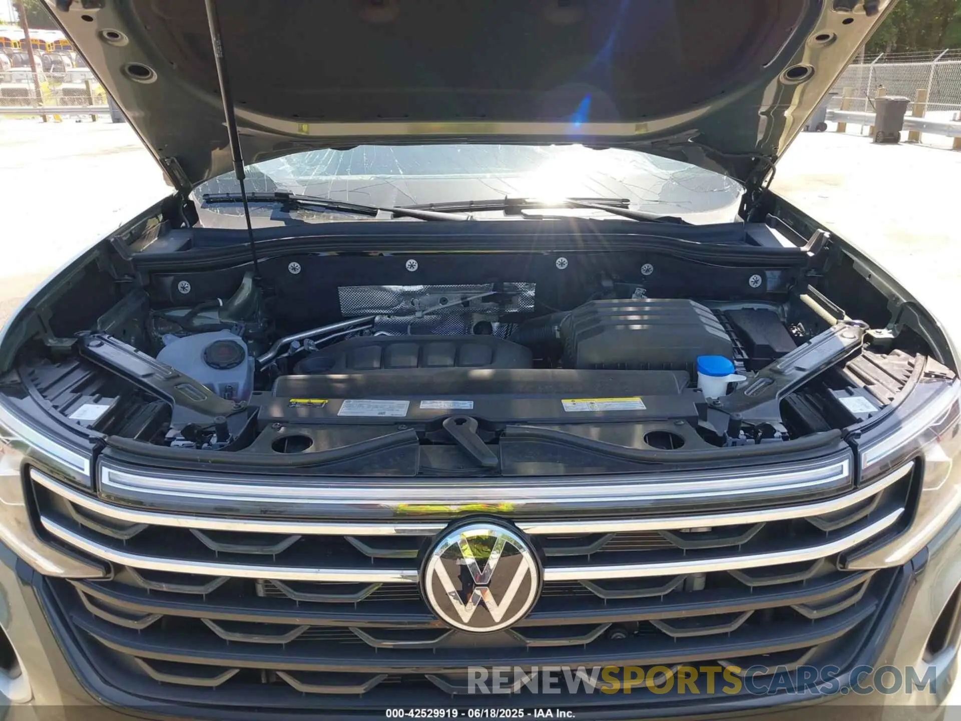 10 Фотография поврежденного автомобиля 1V2CR2CA6SC512400 VOLKSWAGEN ATLAS 2025