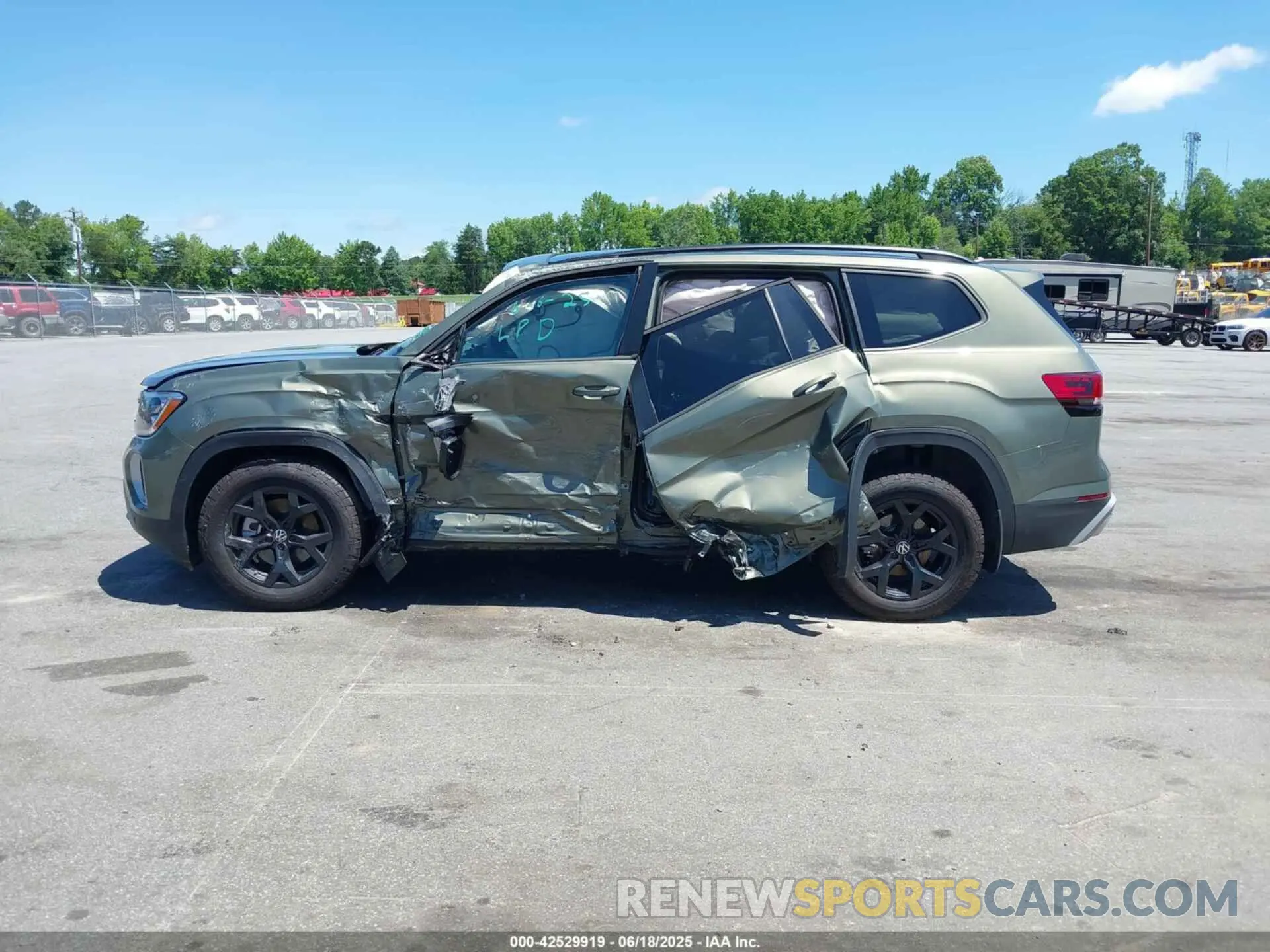 13 Фотография поврежденного автомобиля 1V2CR2CA6SC512400 VOLKSWAGEN ATLAS 2025
