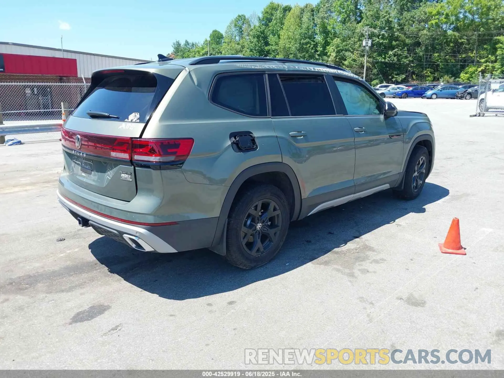 4 Фотография поврежденного автомобиля 1V2CR2CA6SC512400 VOLKSWAGEN ATLAS 2025