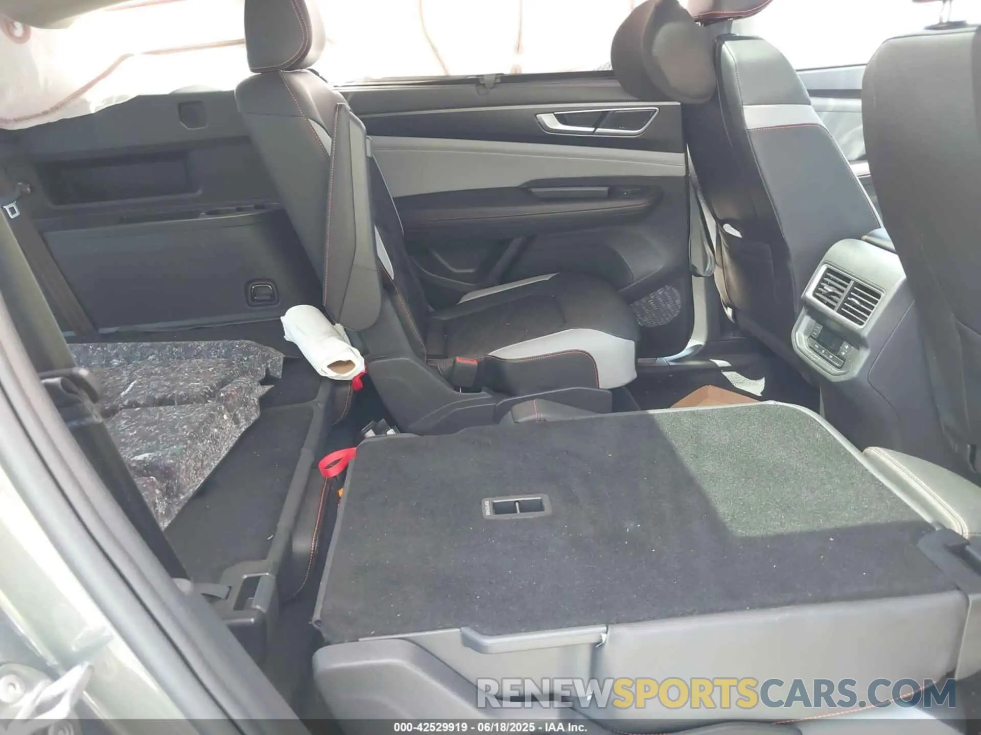 8 Фотография поврежденного автомобиля 1V2CR2CA6SC512400 VOLKSWAGEN ATLAS 2025