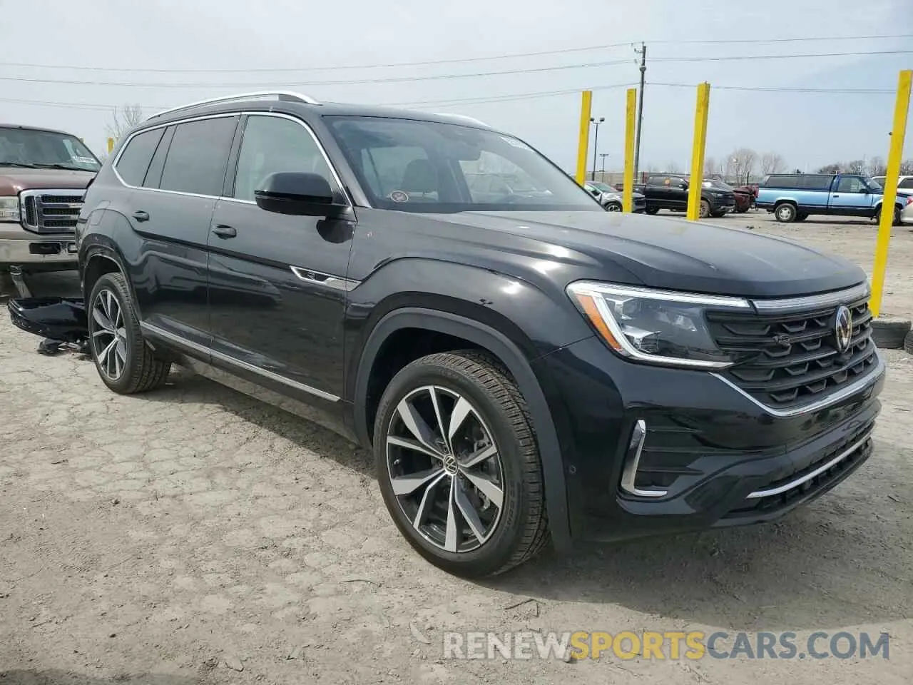 4 Photograph of a damaged car 1V2FR2CA8SC512394 VOLKSWAGEN ATLAS 2025
