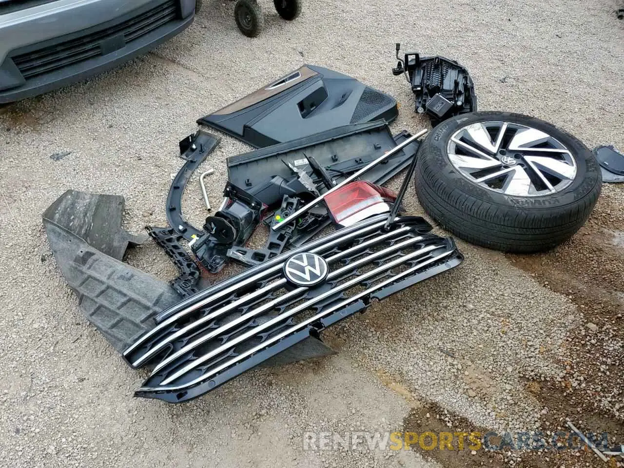 13 Photograph of a damaged car 1V2HR2CA4SC503894 VOLKSWAGEN ATLAS 2025