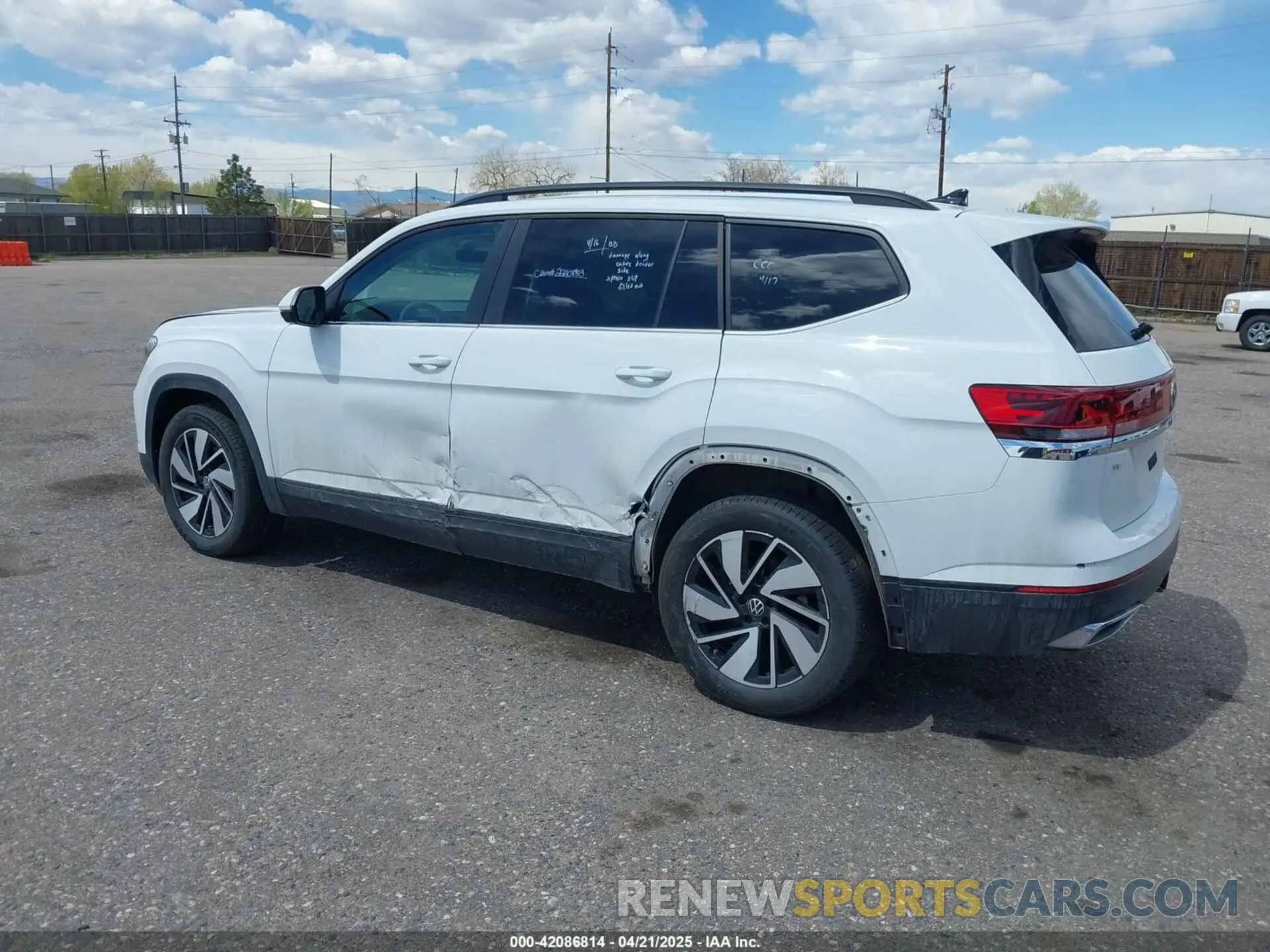3 Фотография поврежденного автомобиля 1V2HR2CA6SC500561 VOLKSWAGEN ATLAS 2025