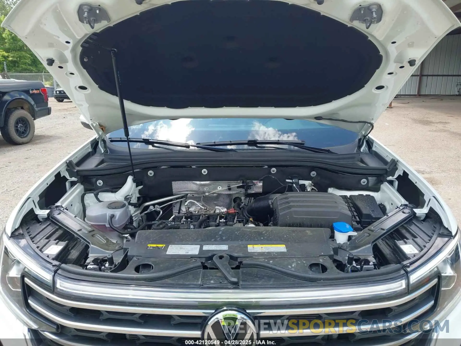 10 Photograph of a damaged car 1V2HR2CA6SC506134 VOLKSWAGEN ATLAS 2025