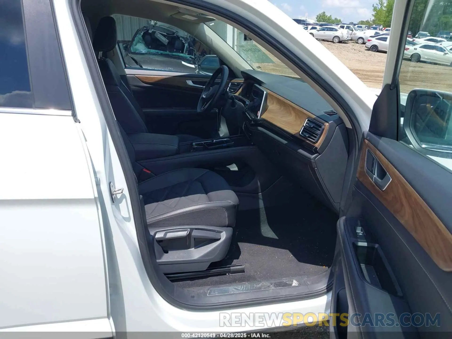 5 Photograph of a damaged car 1V2HR2CA6SC506134 VOLKSWAGEN ATLAS 2025