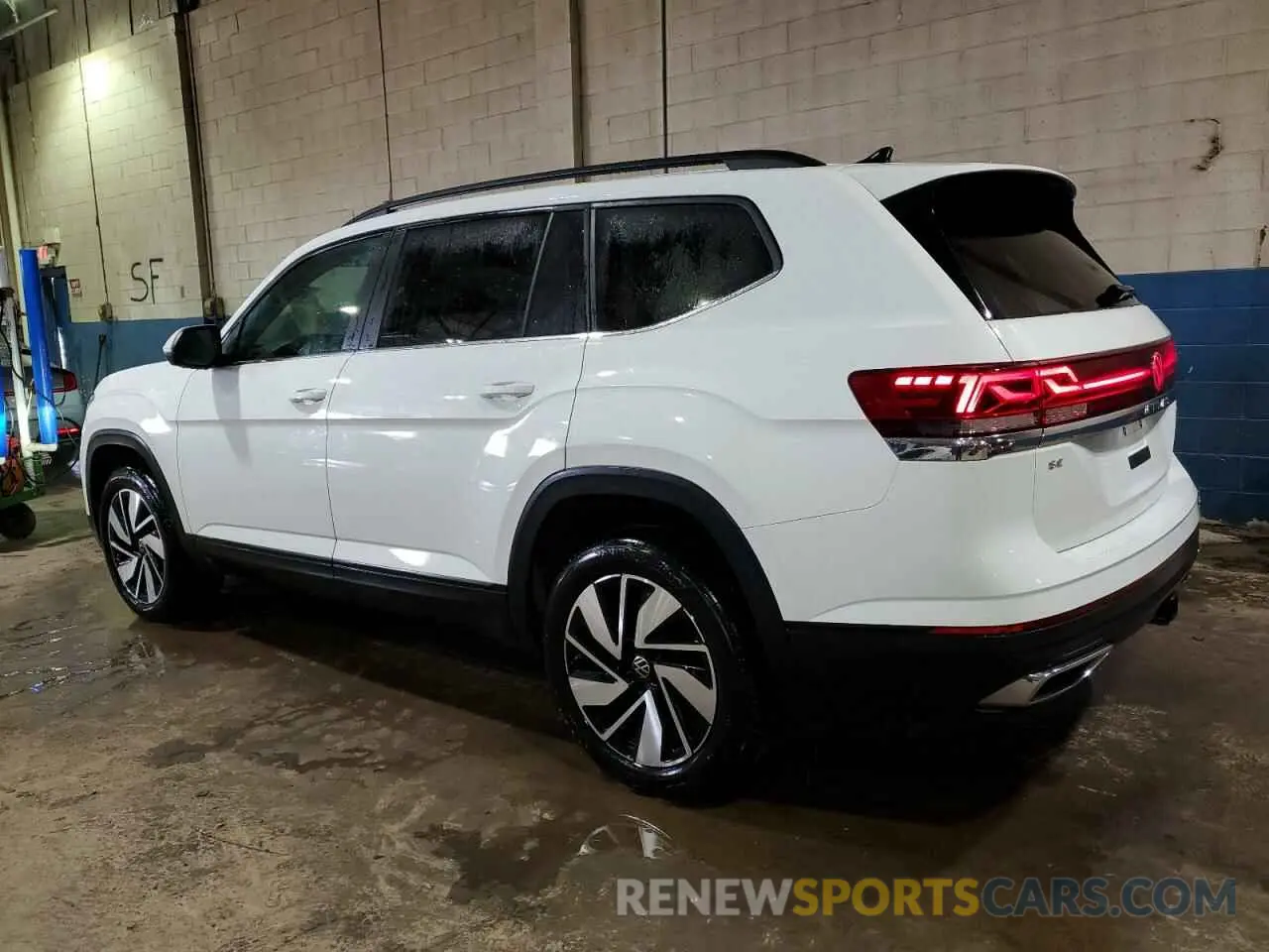 2 Photograph of a damaged car 1V2HR2CA8SC505664 VOLKSWAGEN ATLAS 2025