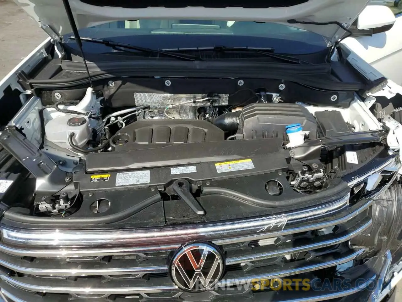 14 Photograph of a damaged car 1V2JR2CA0SC515901 VOLKSWAGEN ATLAS 2025