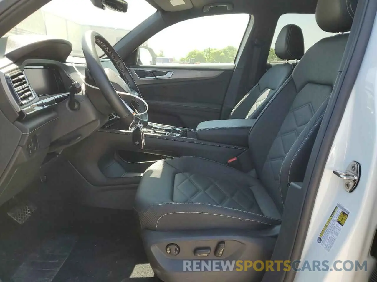 7 Photograph of a damaged car 1V2WE2CA0SC206317 VOLKSWAGEN ATLAS 2025