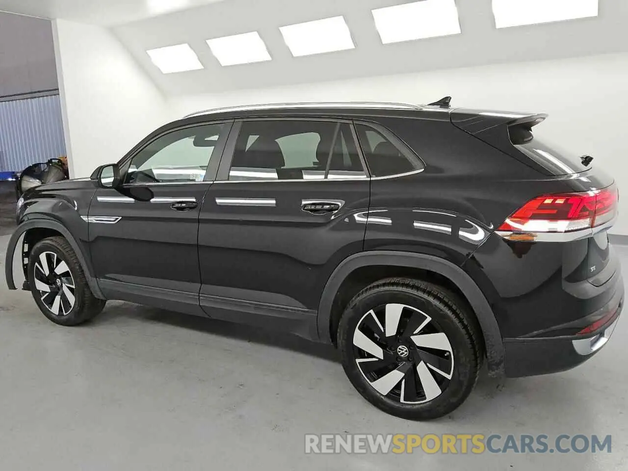 2 Фотография поврежденного автомобиля 1V2WE2CAXSC205210 VOLKSWAGEN ATLAS 2025