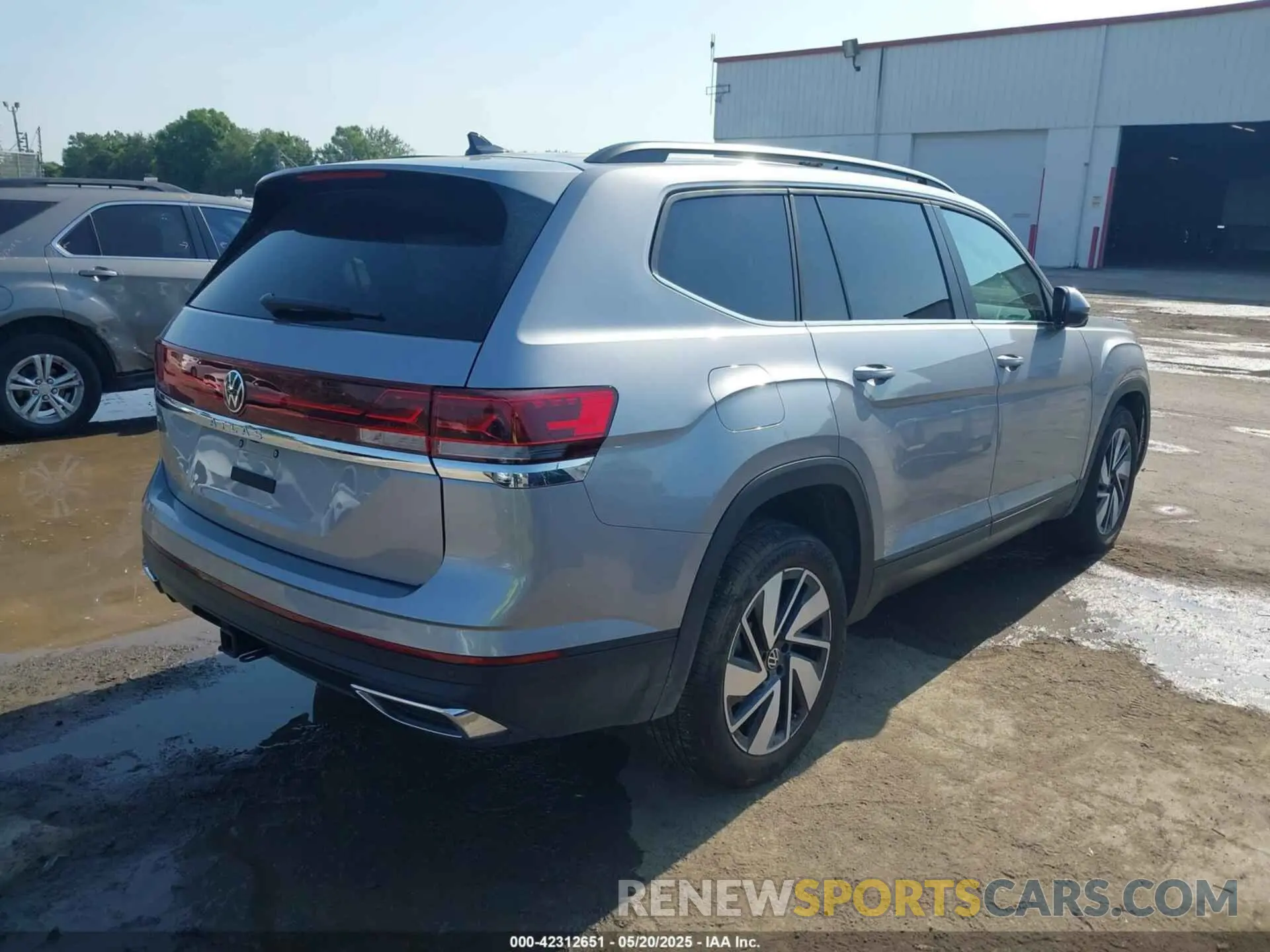 4 Фотография поврежденного автомобиля 1V2WR2CA2SC508079 VOLKSWAGEN ATLAS 2025