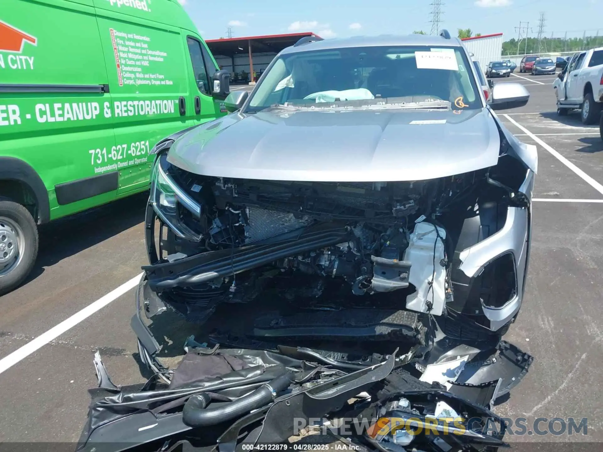 11 Photograph of a damaged car 1V2WR2CA4SC509329 VOLKSWAGEN ATLAS 2025