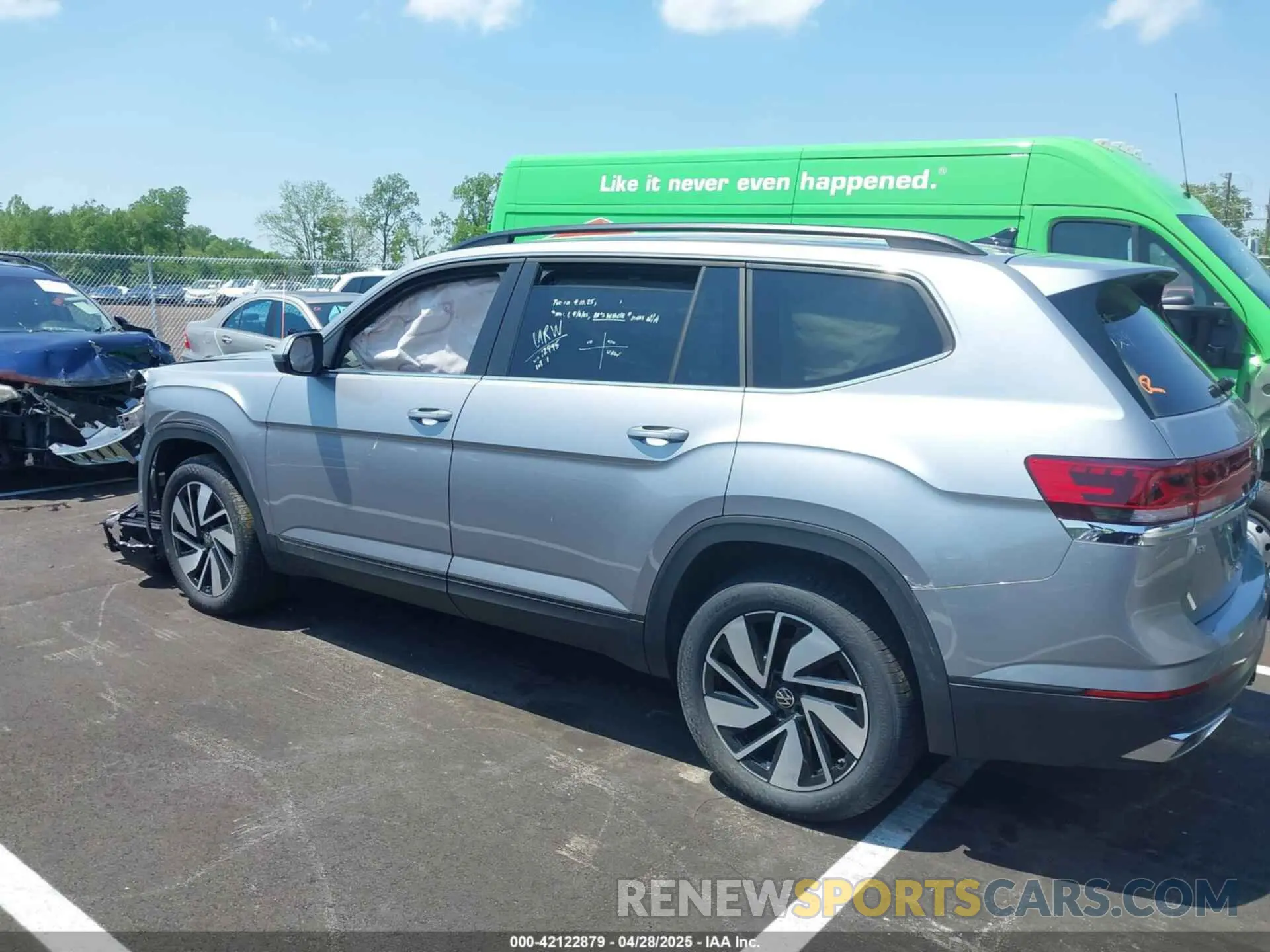 13 Photograph of a damaged car 1V2WR2CA4SC509329 VOLKSWAGEN ATLAS 2025