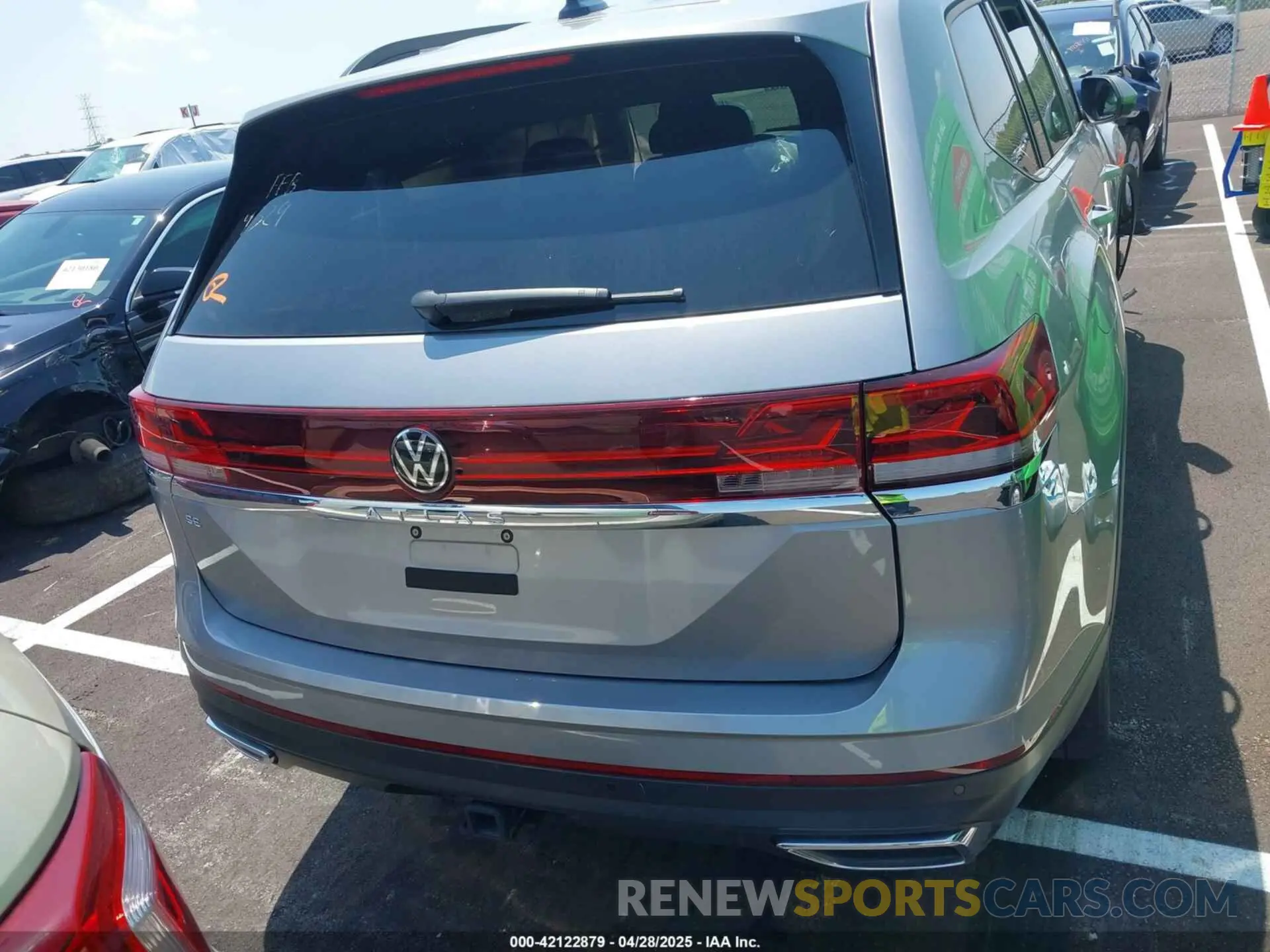 15 Photograph of a damaged car 1V2WR2CA4SC509329 VOLKSWAGEN ATLAS 2025