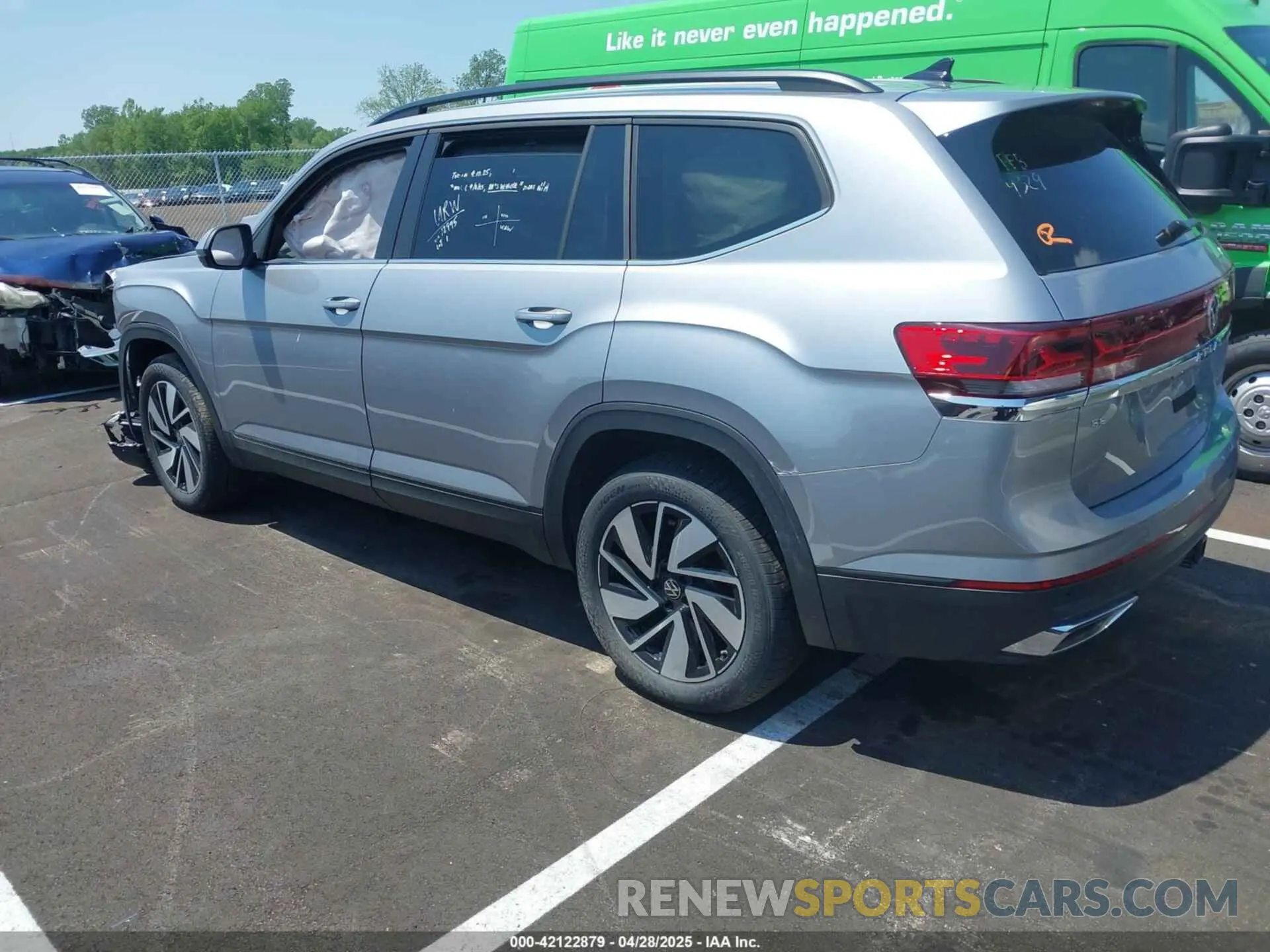 3 Photograph of a damaged car 1V2WR2CA4SC509329 VOLKSWAGEN ATLAS 2025