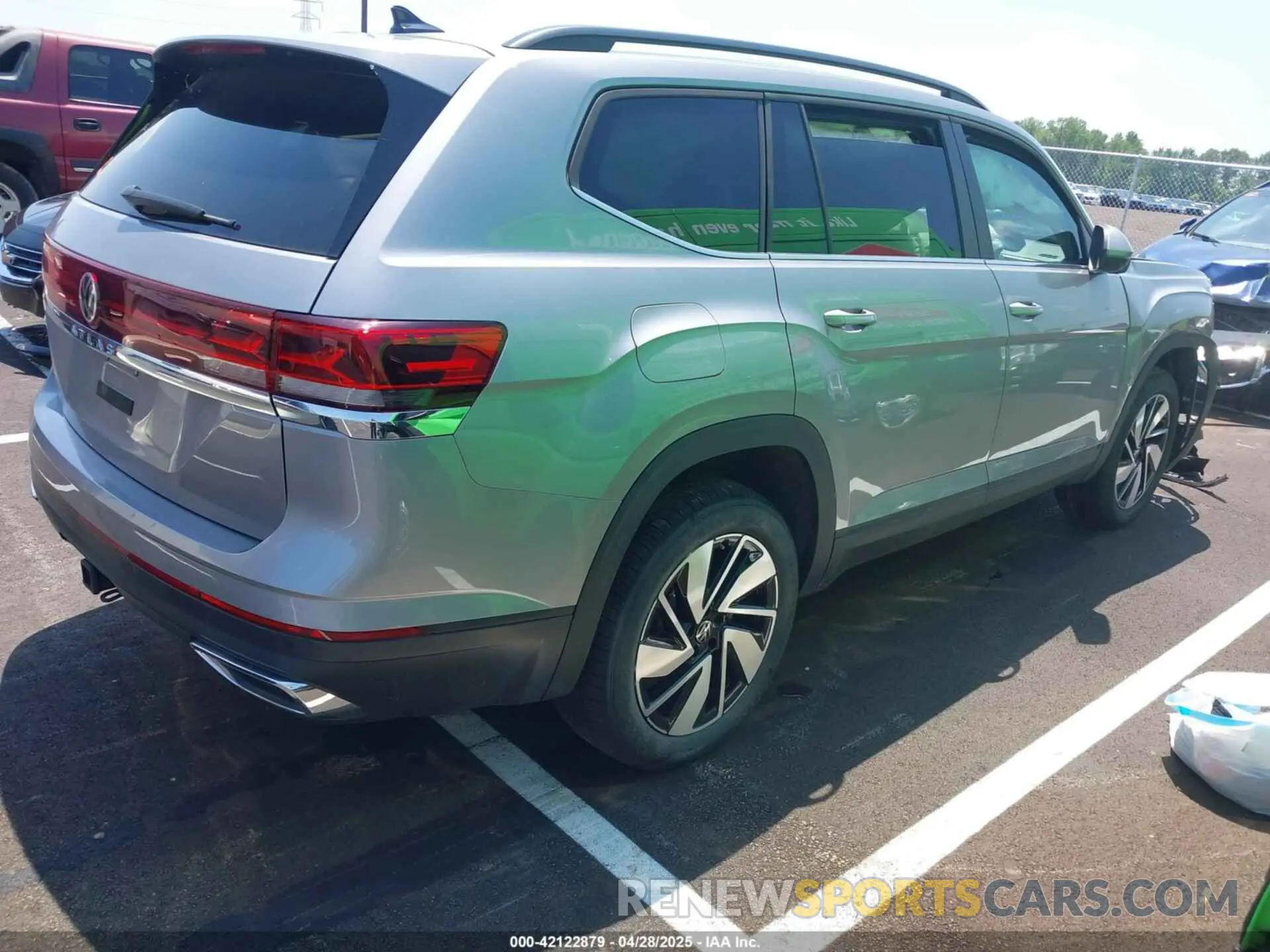 4 Photograph of a damaged car 1V2WR2CA4SC509329 VOLKSWAGEN ATLAS 2025