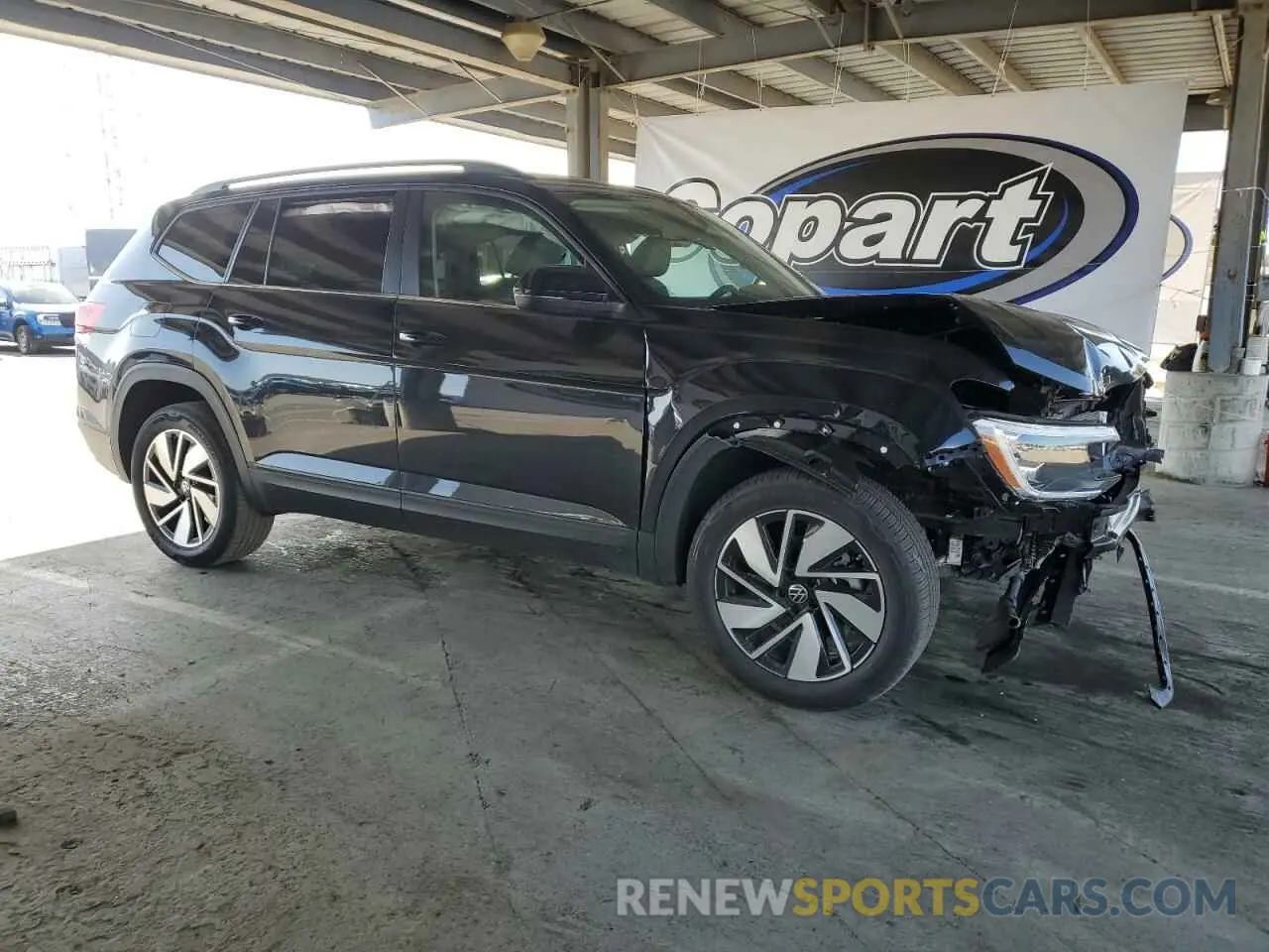 4 Photograph of a damaged car 1V2WR2CA7SC519675 VOLKSWAGEN ATLAS 2025