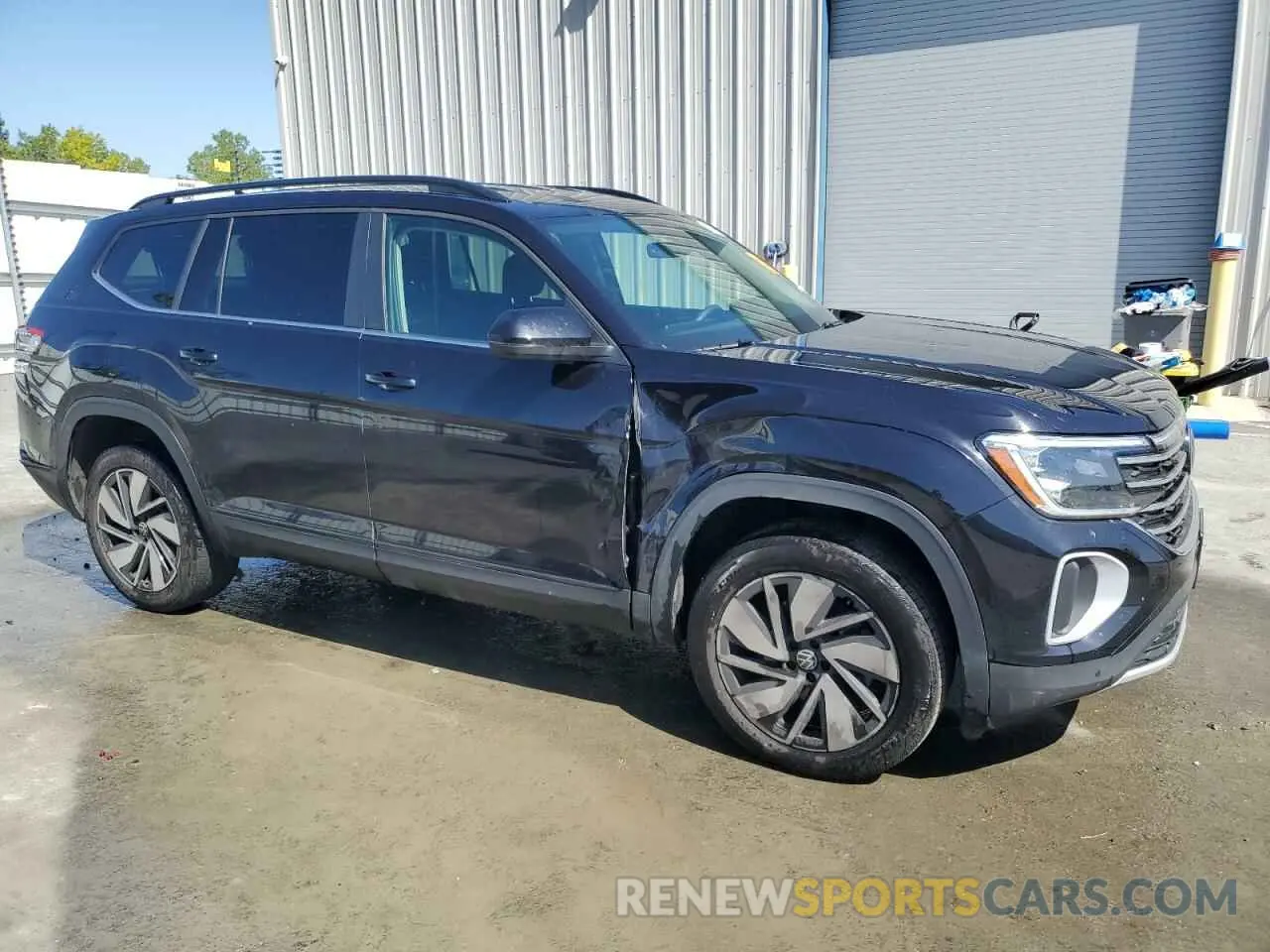 4 Photograph of a damaged car 1V2WR2CA8SC503596 VOLKSWAGEN ATLAS 2025