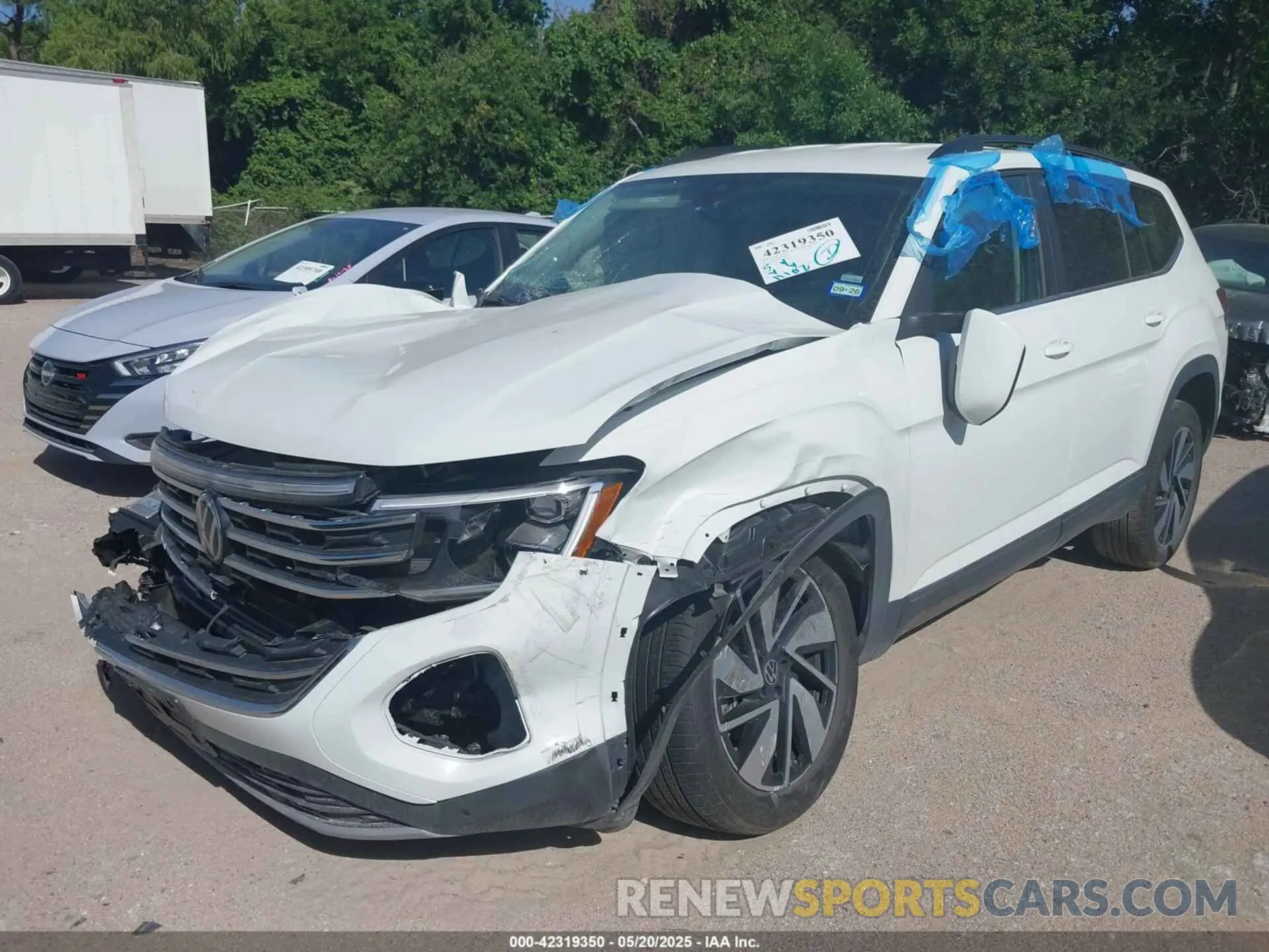 2 Photograph of a damaged car 1V2WR2CAXSC505995 VOLKSWAGEN ATLAS 2025