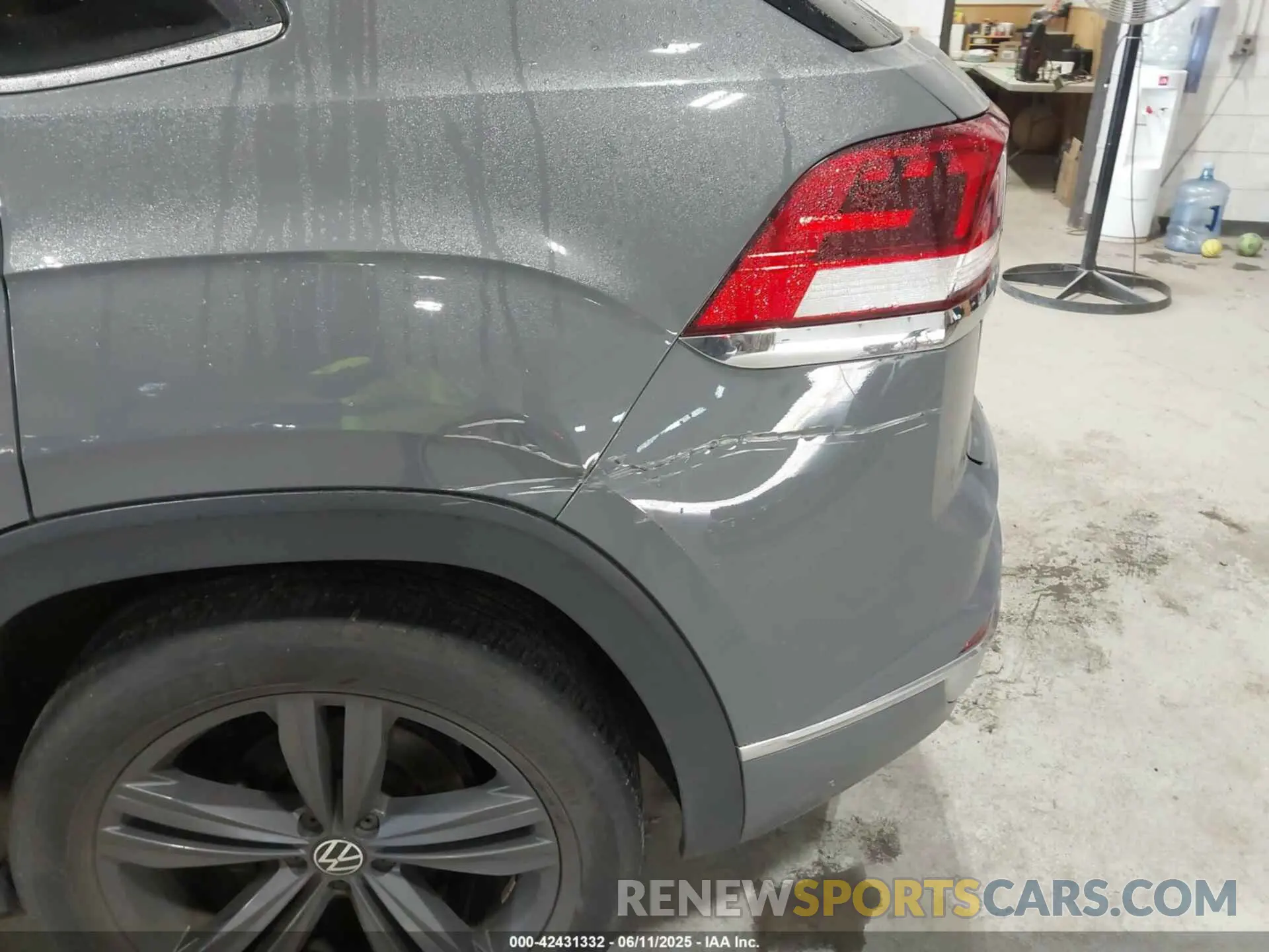 17 Photograph of a damaged car 1V21E2CA5LC229605 VOLKSWAGEN ATLAS CROSS SPORT 2020