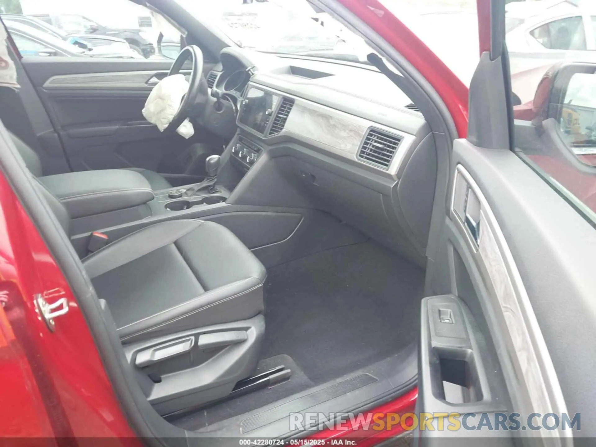 5 Photograph of a damaged car 1V21E2CA8LC209638 VOLKSWAGEN ATLAS CROSS SPORT 2020