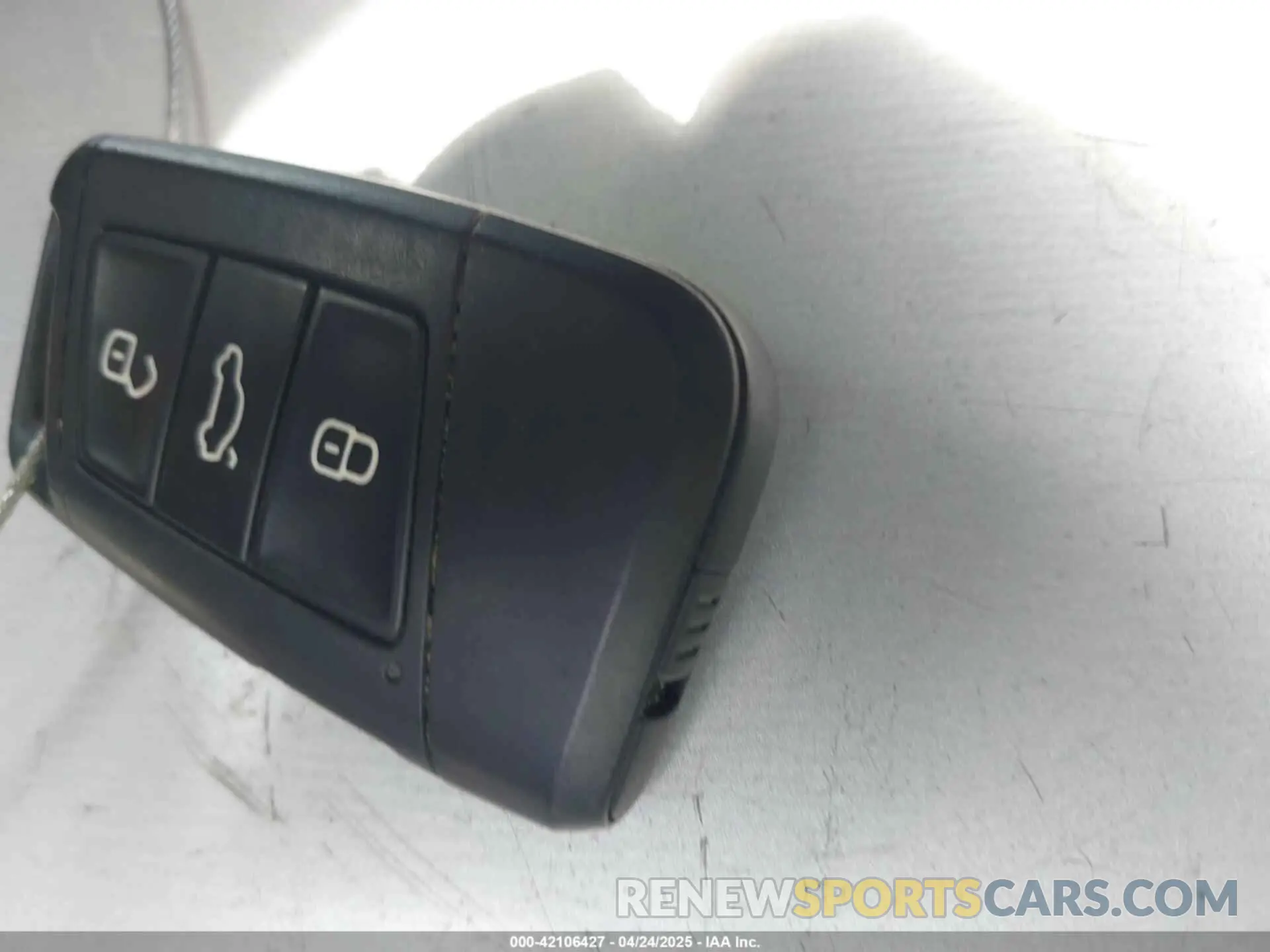 11 Photograph of a damaged car 1V23C2CA6LC219521 VOLKSWAGEN ATLAS CROSS SPORT 2020