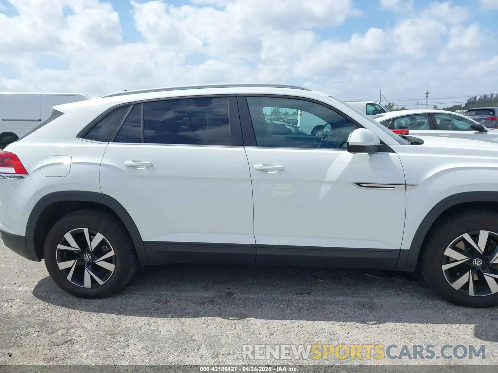 13 Photograph of a damaged car 1V23C2CA6LC219521 VOLKSWAGEN ATLAS CROSS SPORT 2020