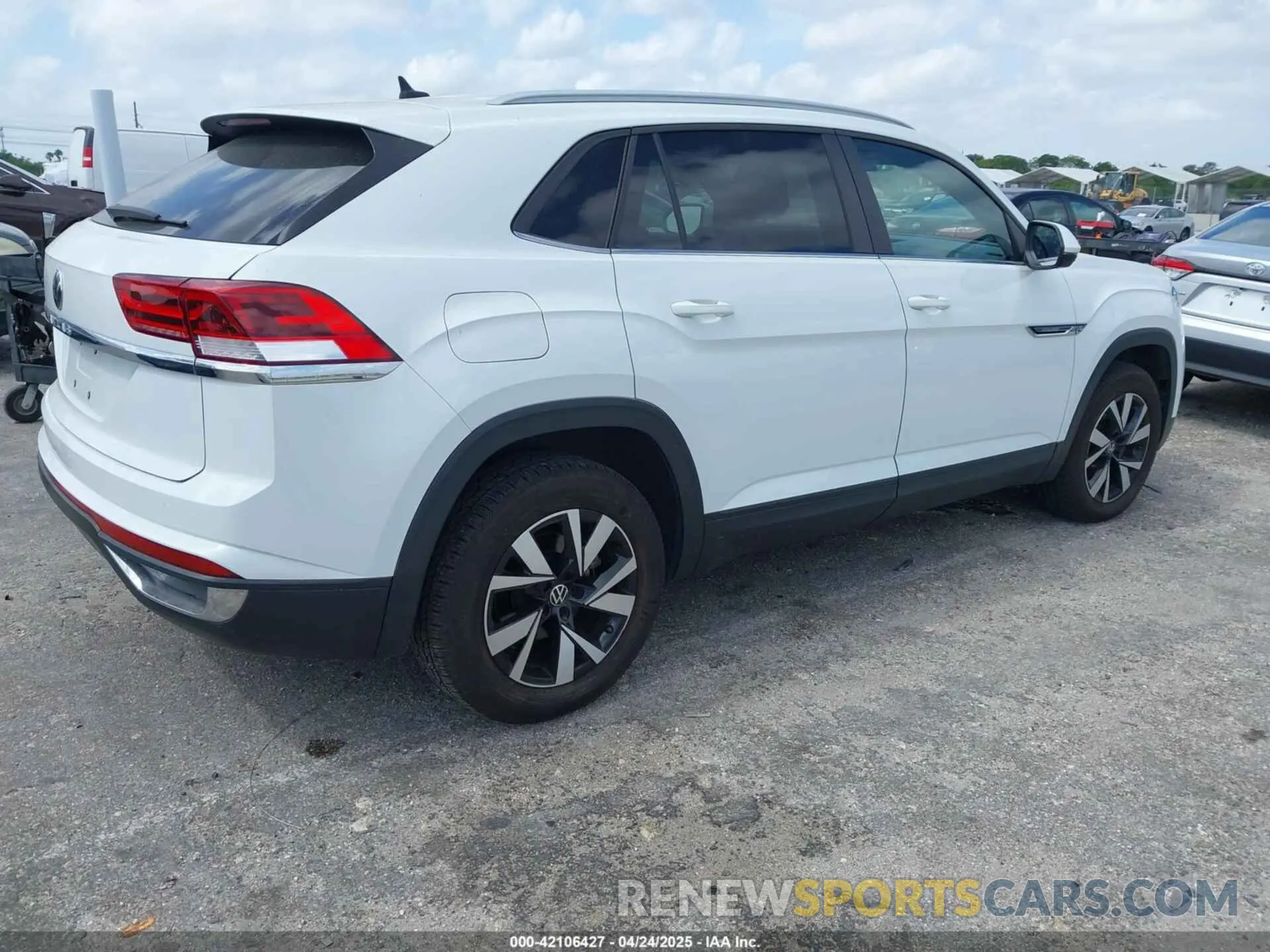 4 Photograph of a damaged car 1V23C2CA6LC219521 VOLKSWAGEN ATLAS CROSS SPORT 2020