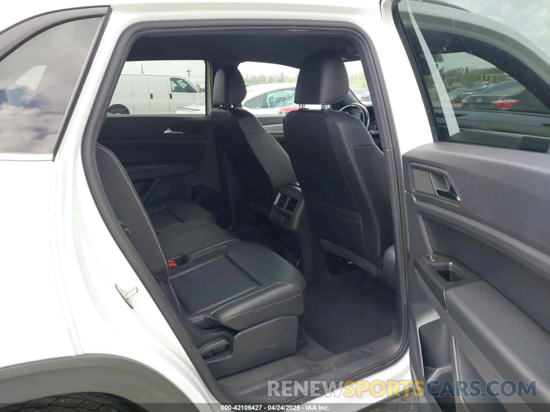 8 Photograph of a damaged car 1V23C2CA6LC219521 VOLKSWAGEN ATLAS CROSS SPORT 2020