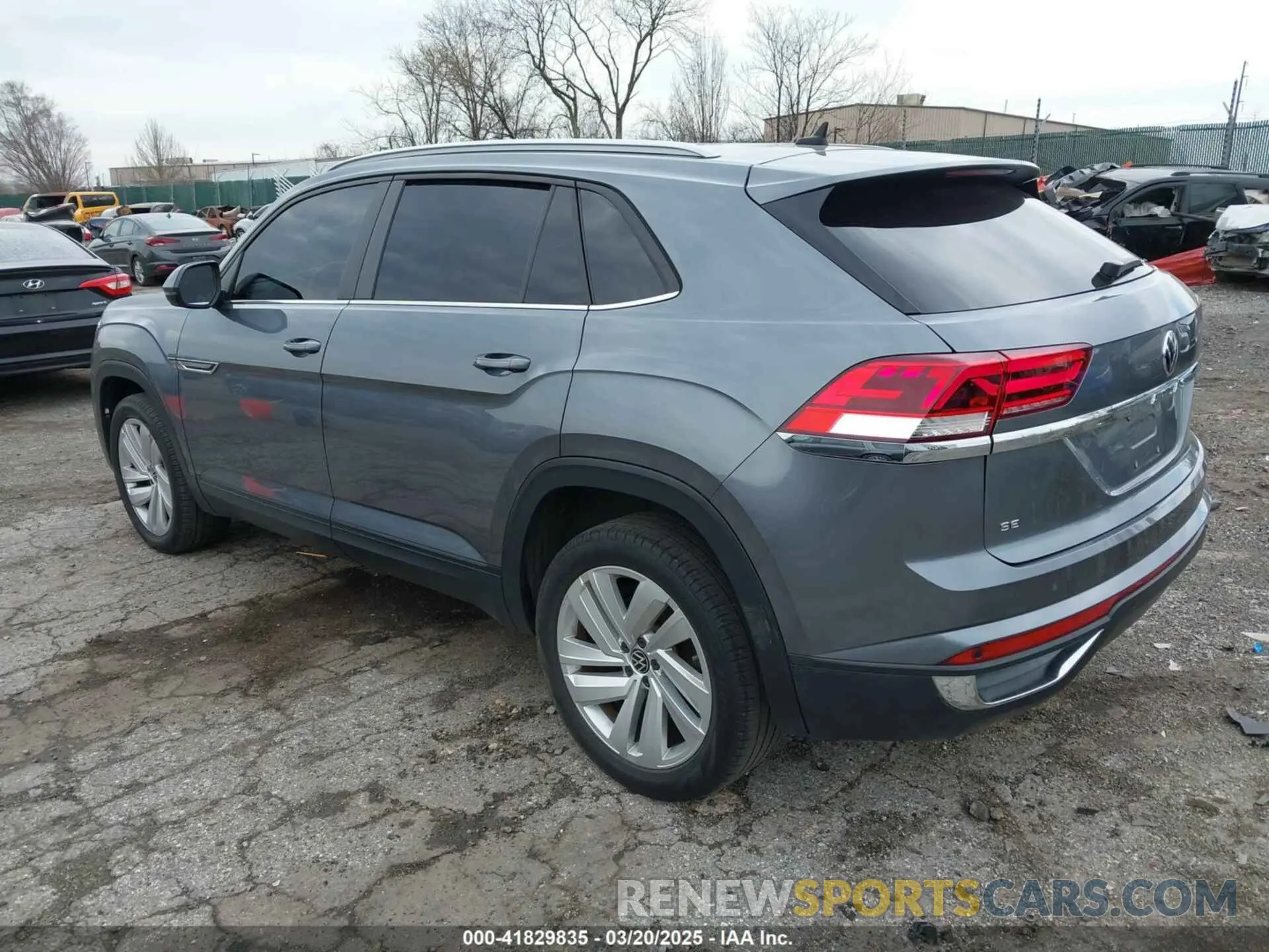 3 Photograph of a damaged car 1V25C2CA1LC201646 VOLKSWAGEN ATLAS CROSS SPORT 2020