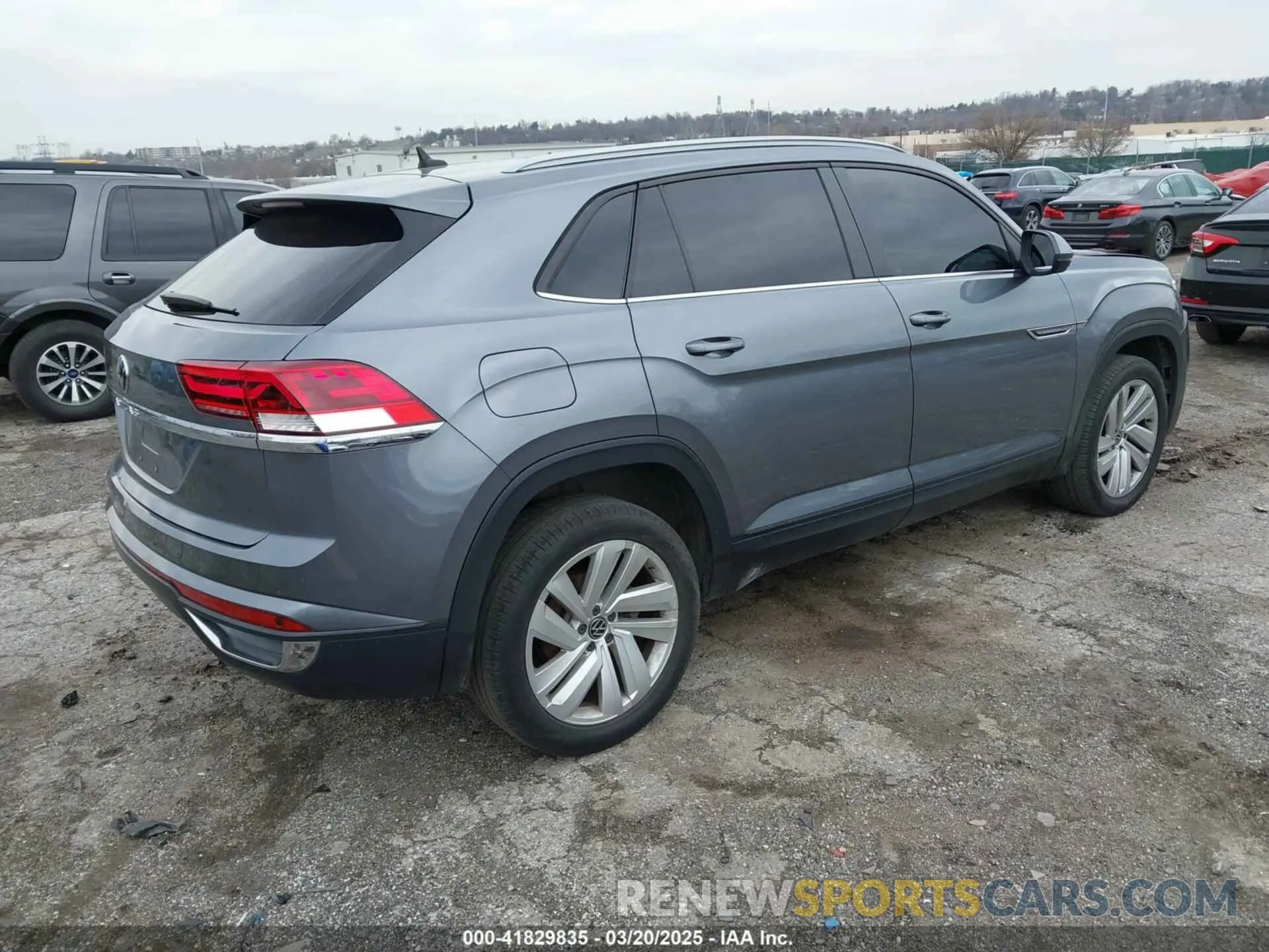 4 Photograph of a damaged car 1V25C2CA1LC201646 VOLKSWAGEN ATLAS CROSS SPORT 2020
