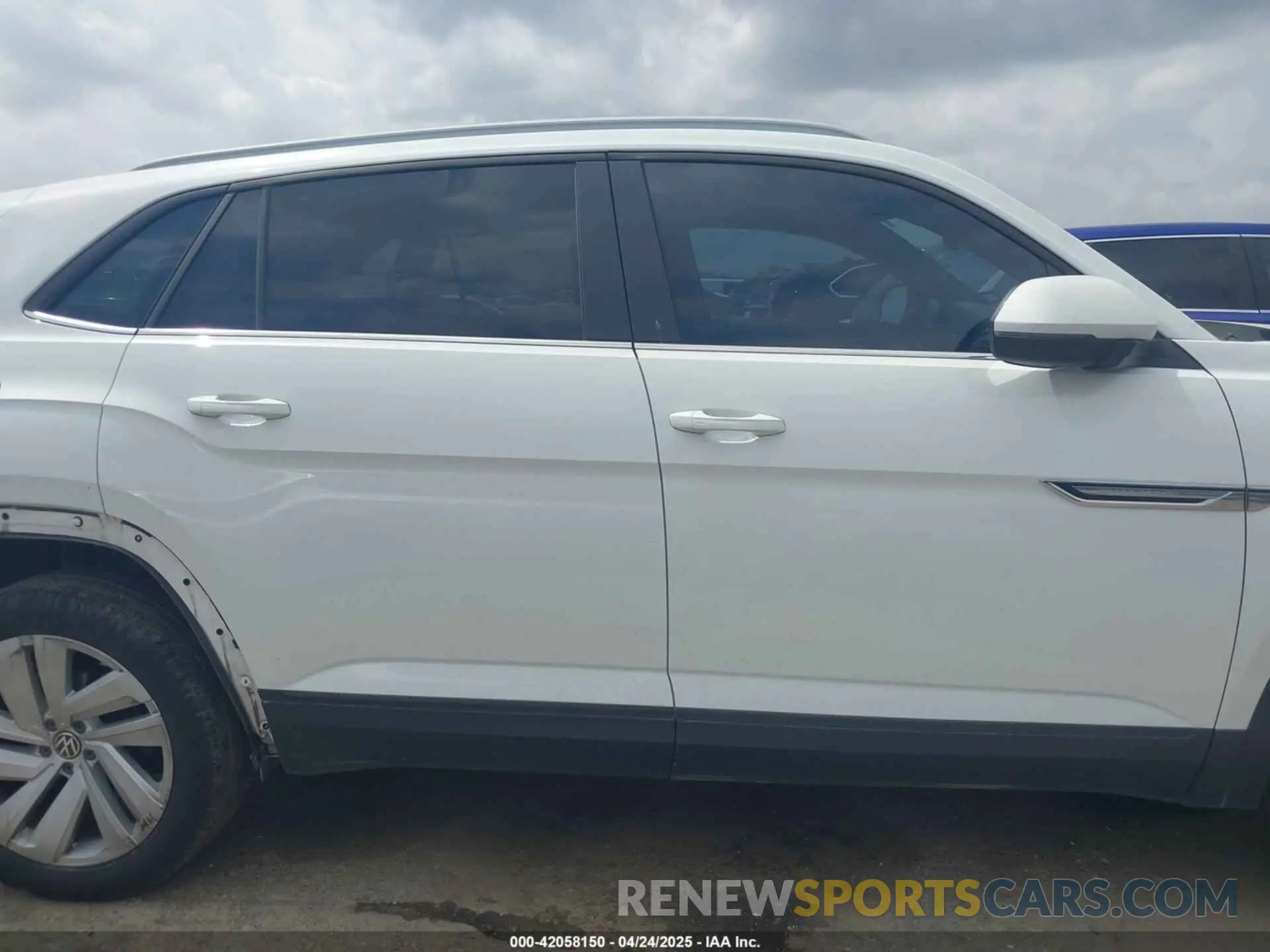 14 Photograph of a damaged car 1V25C2CA5LC225660 VOLKSWAGEN ATLAS CROSS SPORT 2020