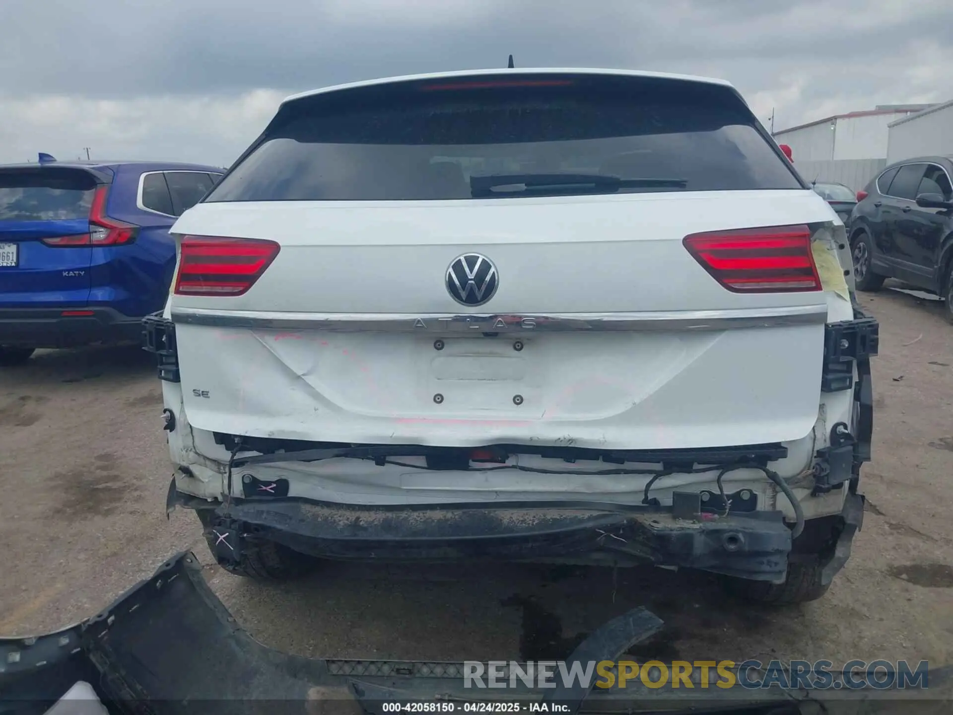 17 Photograph of a damaged car 1V25C2CA5LC225660 VOLKSWAGEN ATLAS CROSS SPORT 2020