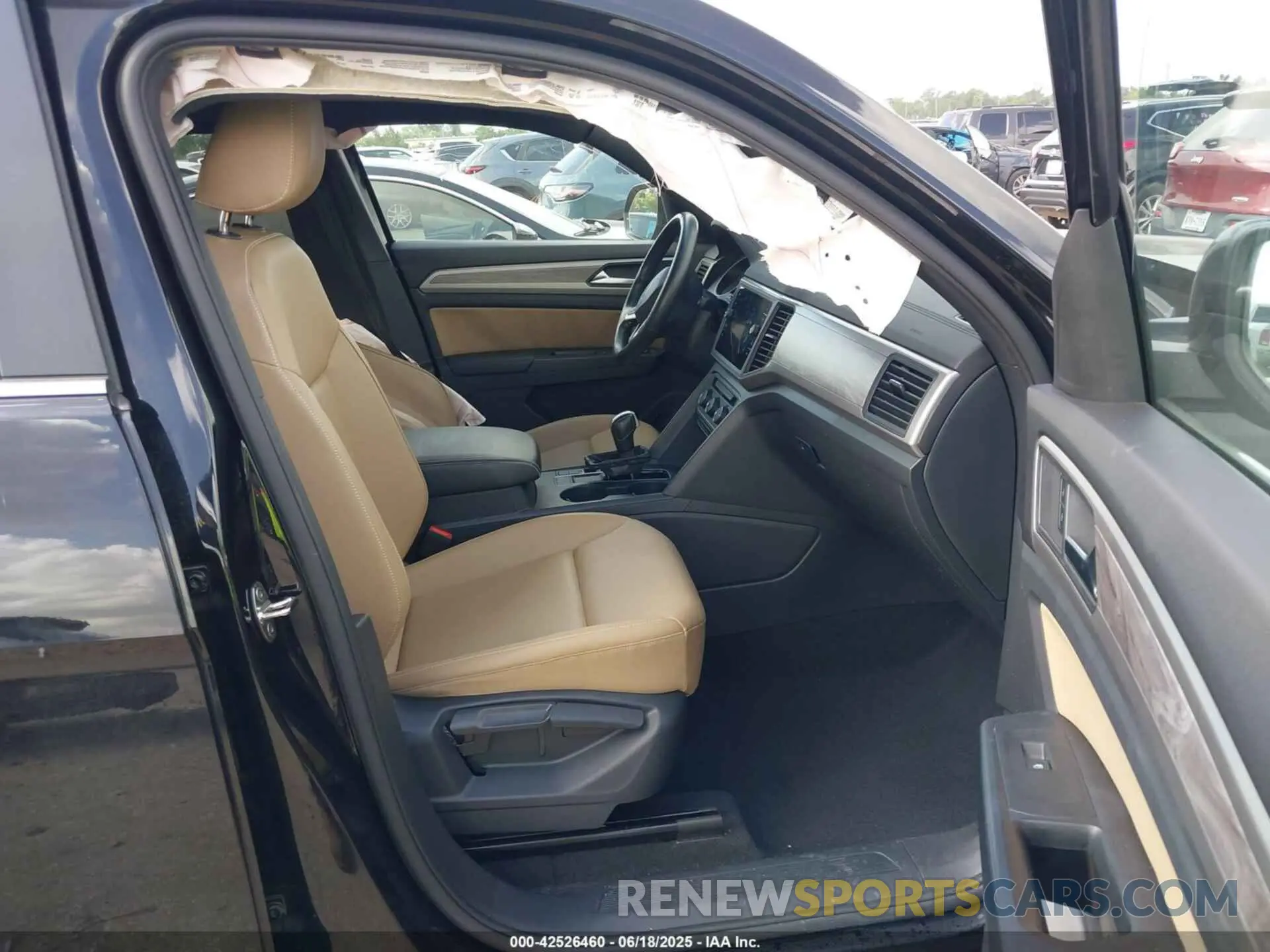 5 Photograph of a damaged car 1V25E2CA8LC230538 VOLKSWAGEN ATLAS CROSS SPORT 2020