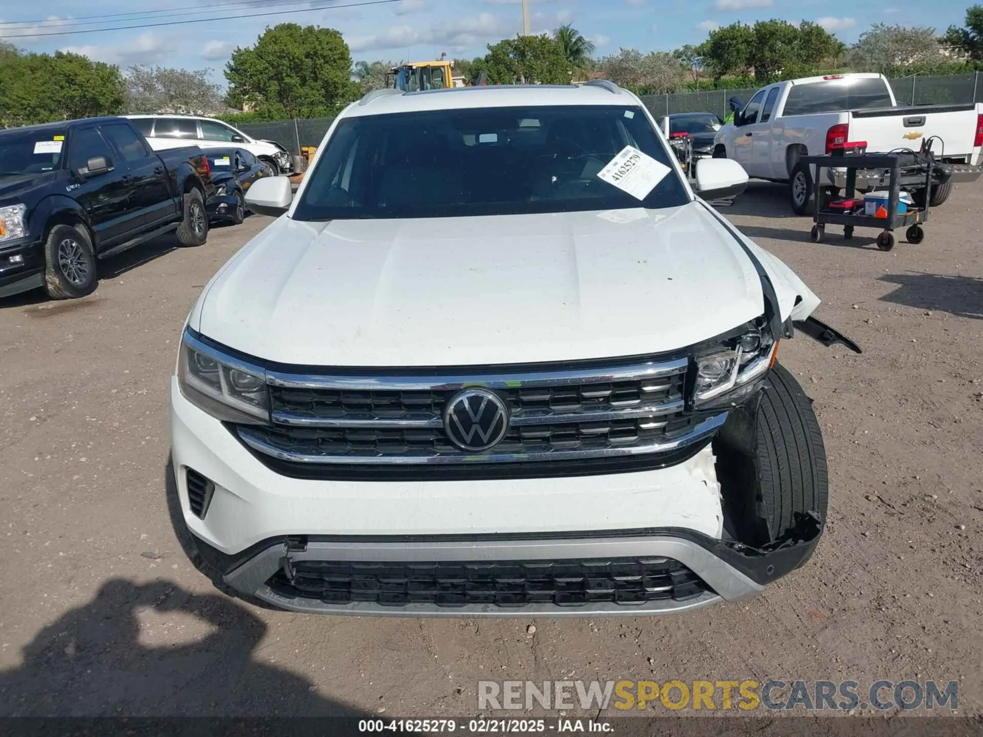 13 Photograph of a damaged car 1V25E2CA9LC226501 VOLKSWAGEN ATLAS CROSS SPORT 2020