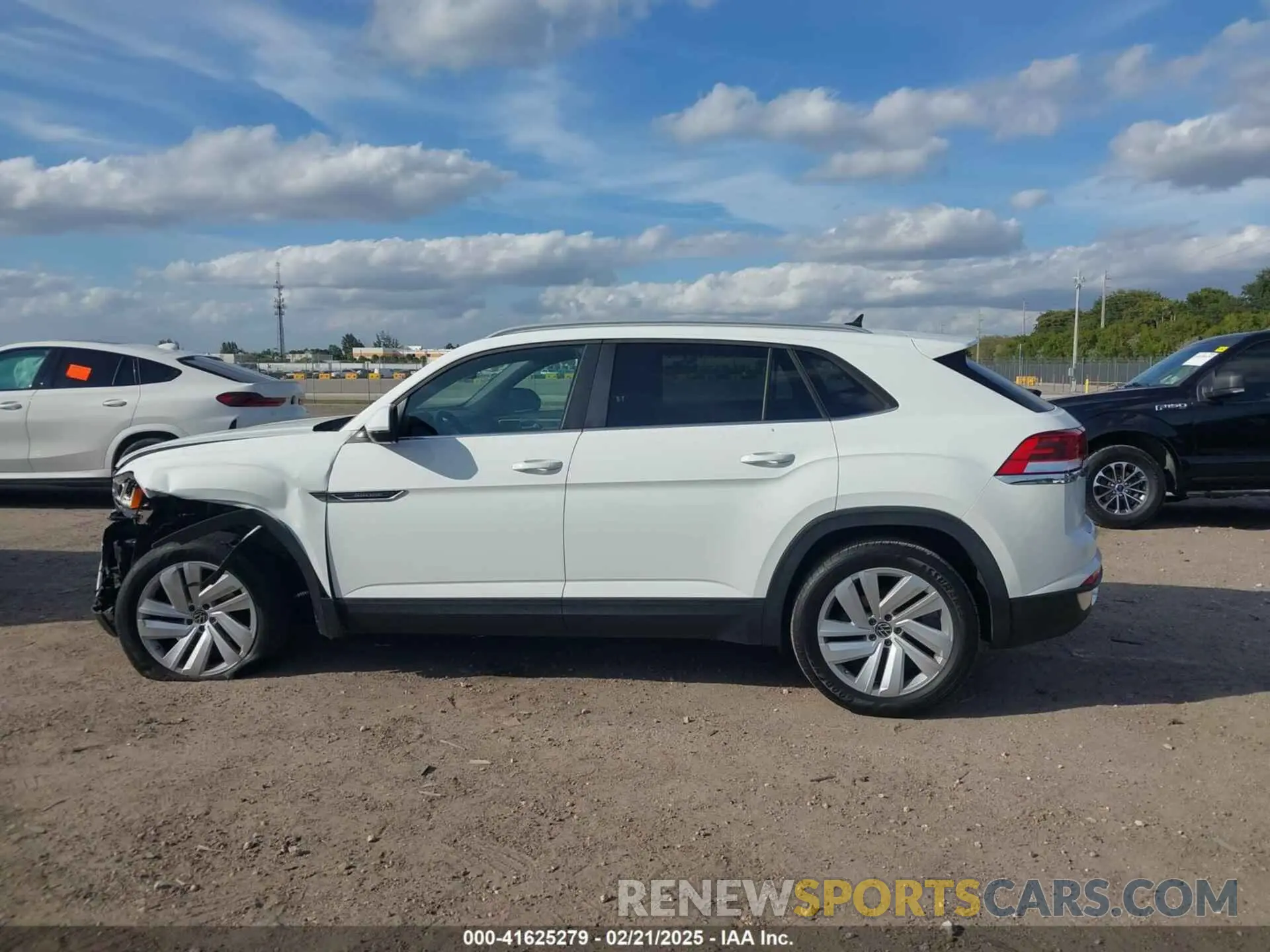 15 Photograph of a damaged car 1V25E2CA9LC226501 VOLKSWAGEN ATLAS CROSS SPORT 2020