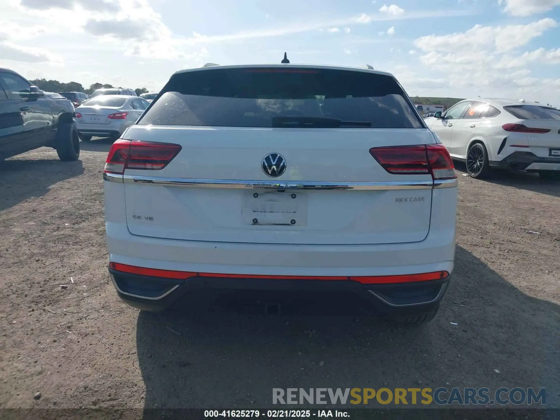 17 Photograph of a damaged car 1V25E2CA9LC226501 VOLKSWAGEN ATLAS CROSS SPORT 2020