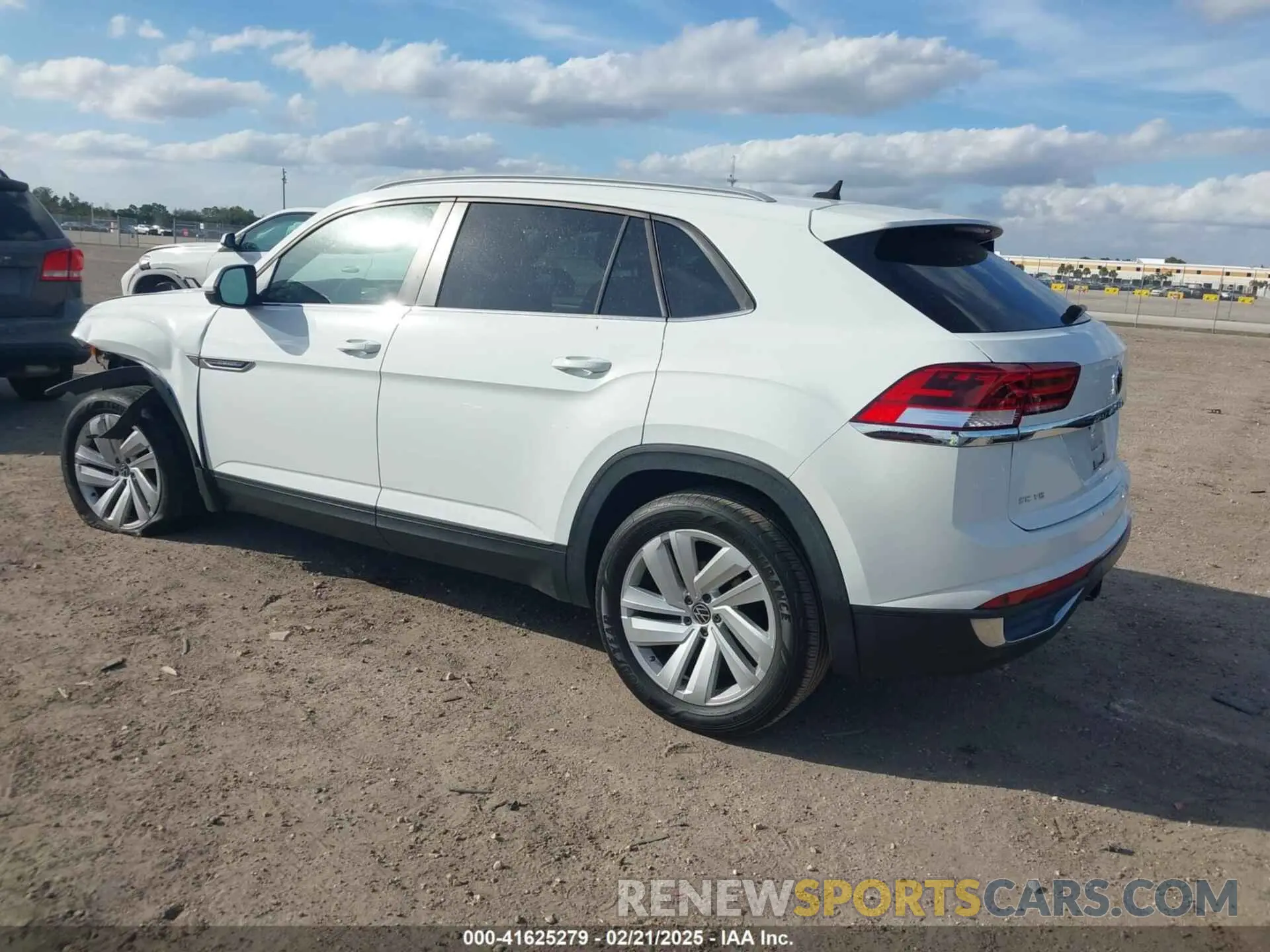 3 Photograph of a damaged car 1V25E2CA9LC226501 VOLKSWAGEN ATLAS CROSS SPORT 2020