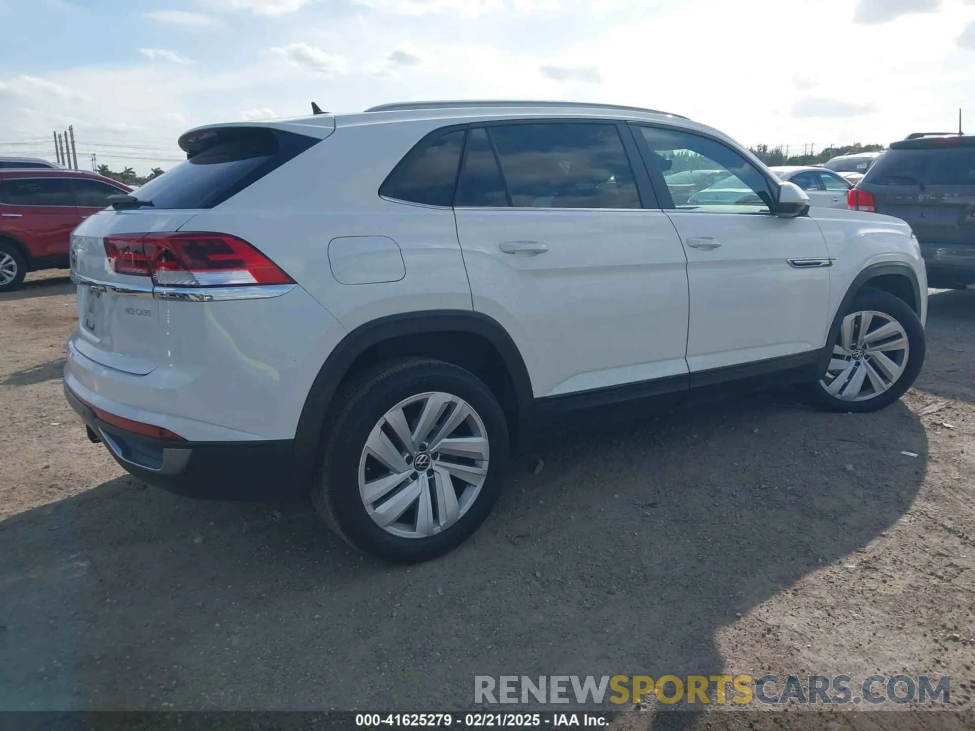 4 Photograph of a damaged car 1V25E2CA9LC226501 VOLKSWAGEN ATLAS CROSS SPORT 2020