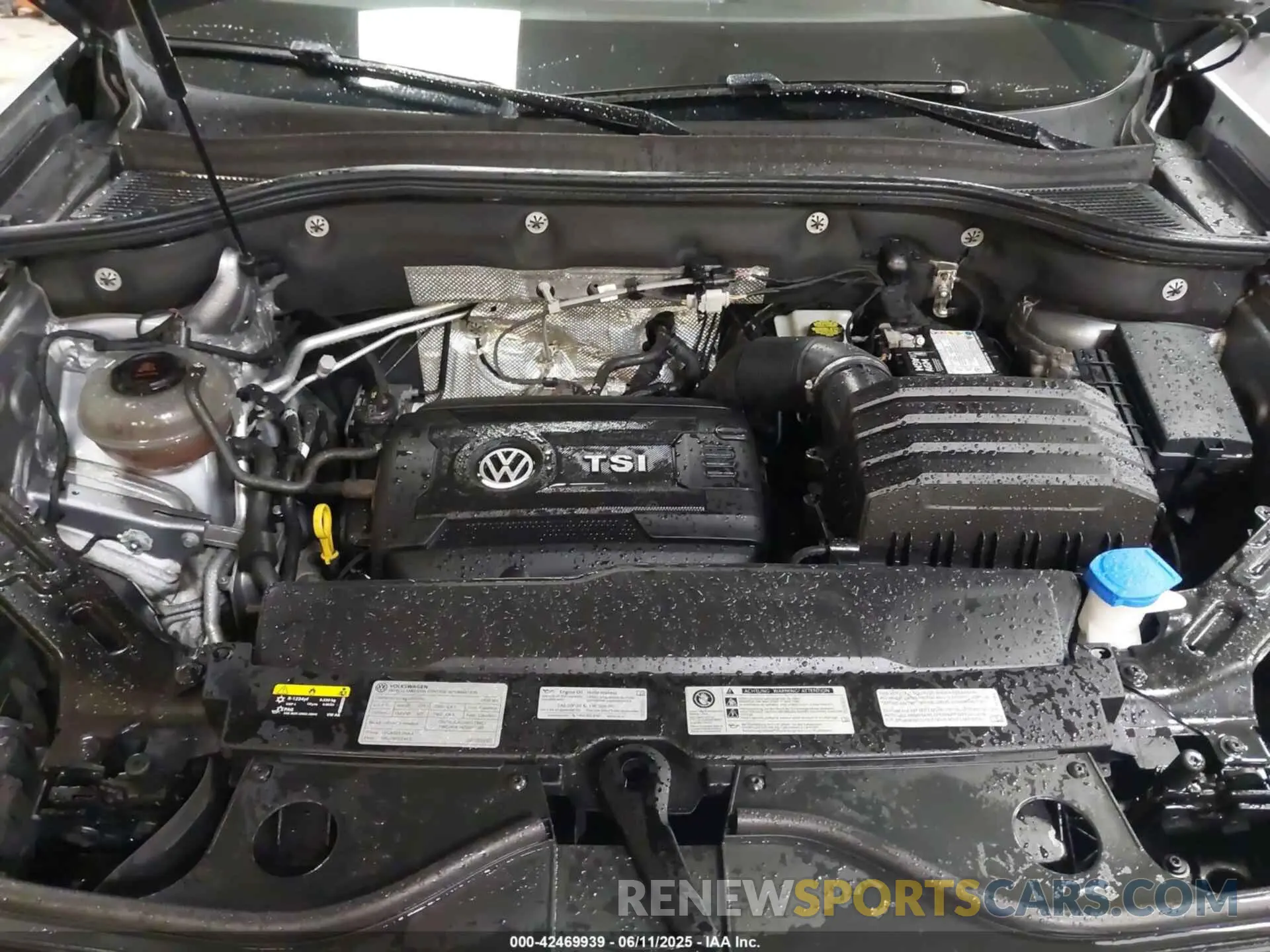10 Photograph of a damaged car 1V26C2CA4LC203248 VOLKSWAGEN ATLAS CROSS SPORT 2020