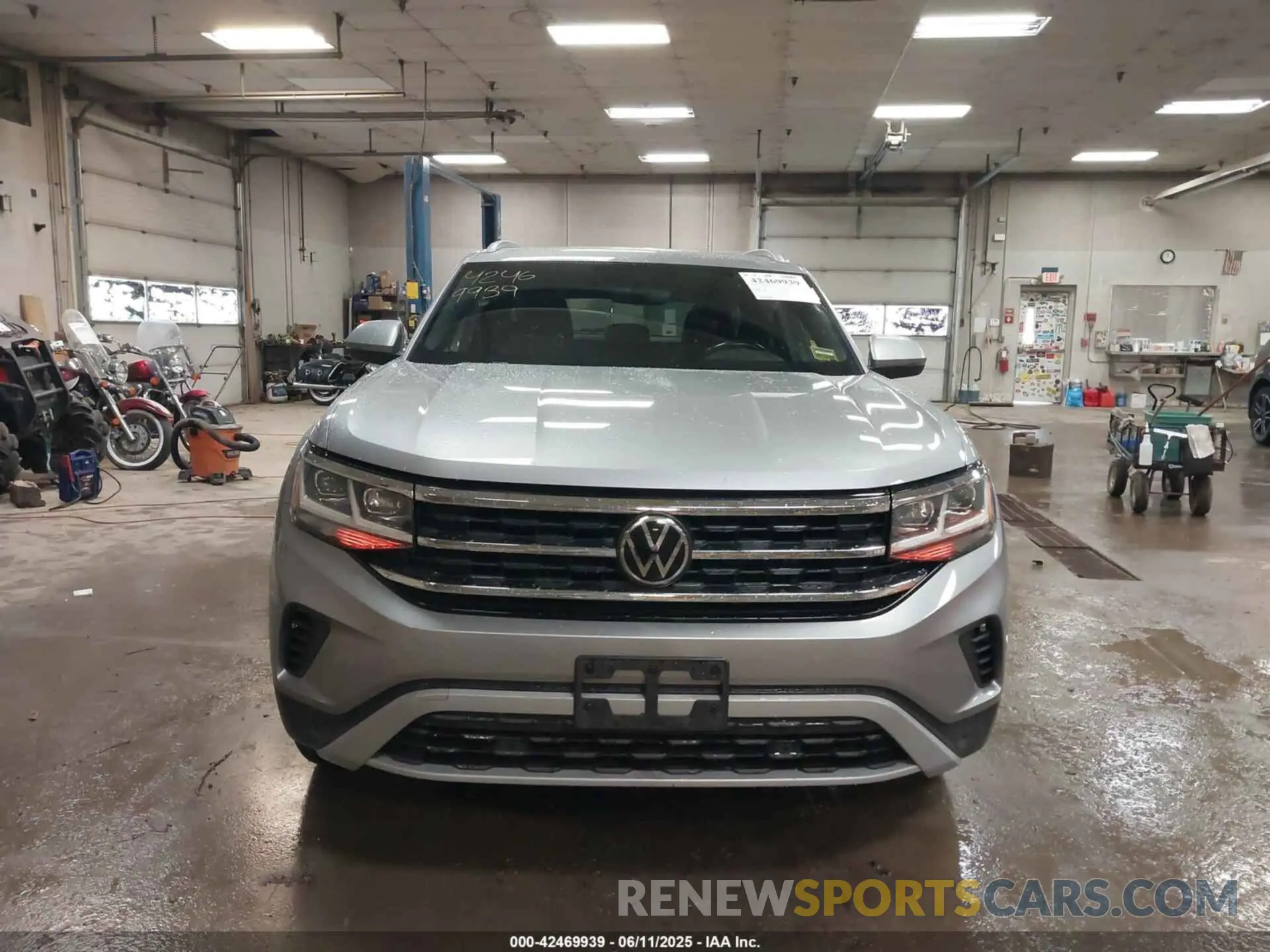 11 Photograph of a damaged car 1V26C2CA4LC203248 VOLKSWAGEN ATLAS CROSS SPORT 2020