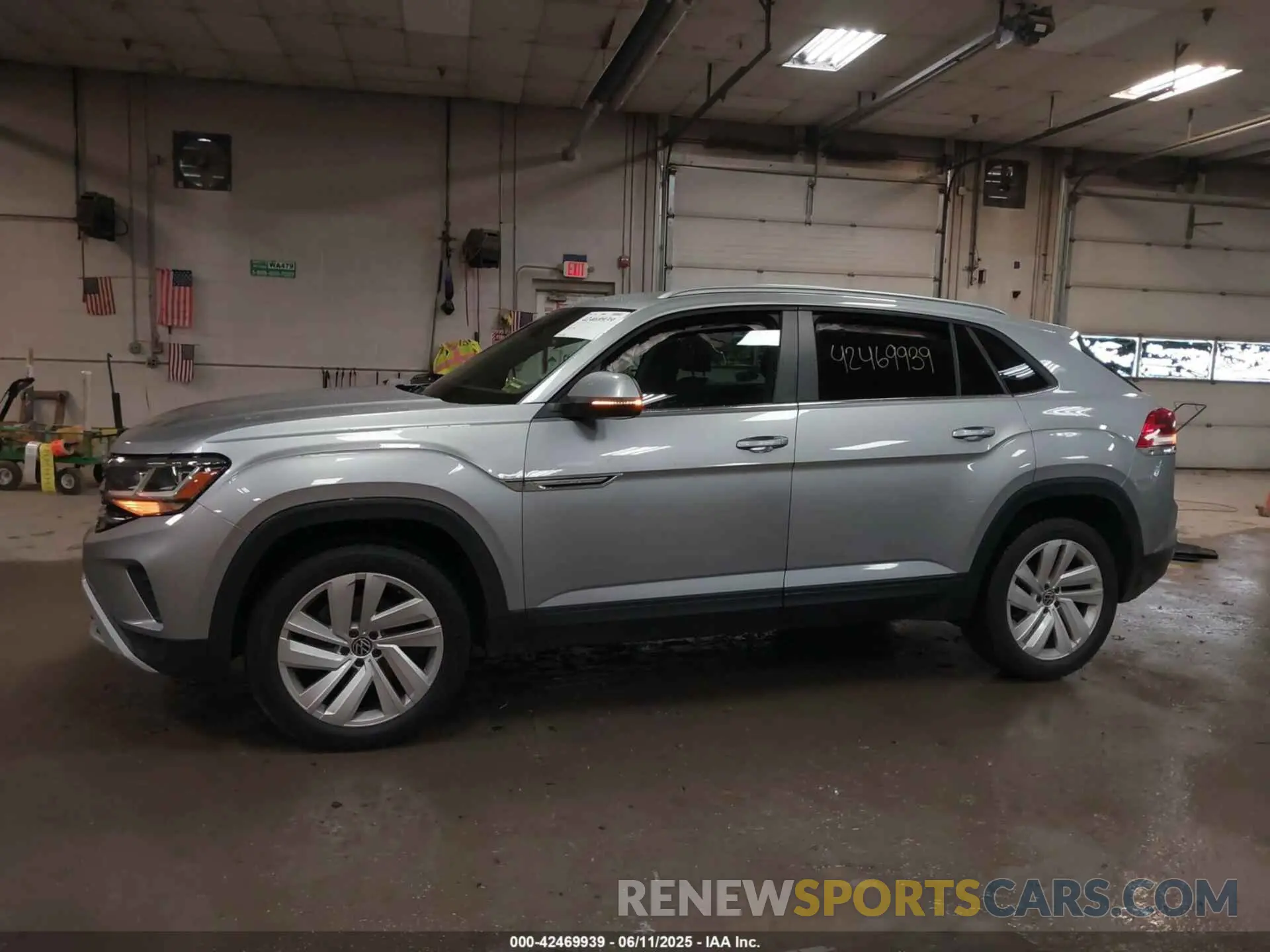 13 Photograph of a damaged car 1V26C2CA4LC203248 VOLKSWAGEN ATLAS CROSS SPORT 2020