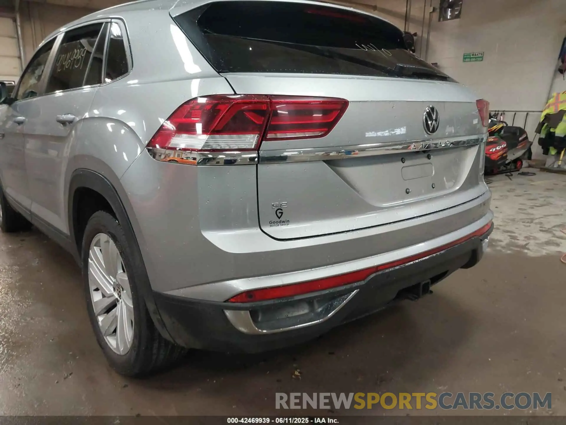 6 Photograph of a damaged car 1V26C2CA4LC203248 VOLKSWAGEN ATLAS CROSS SPORT 2020