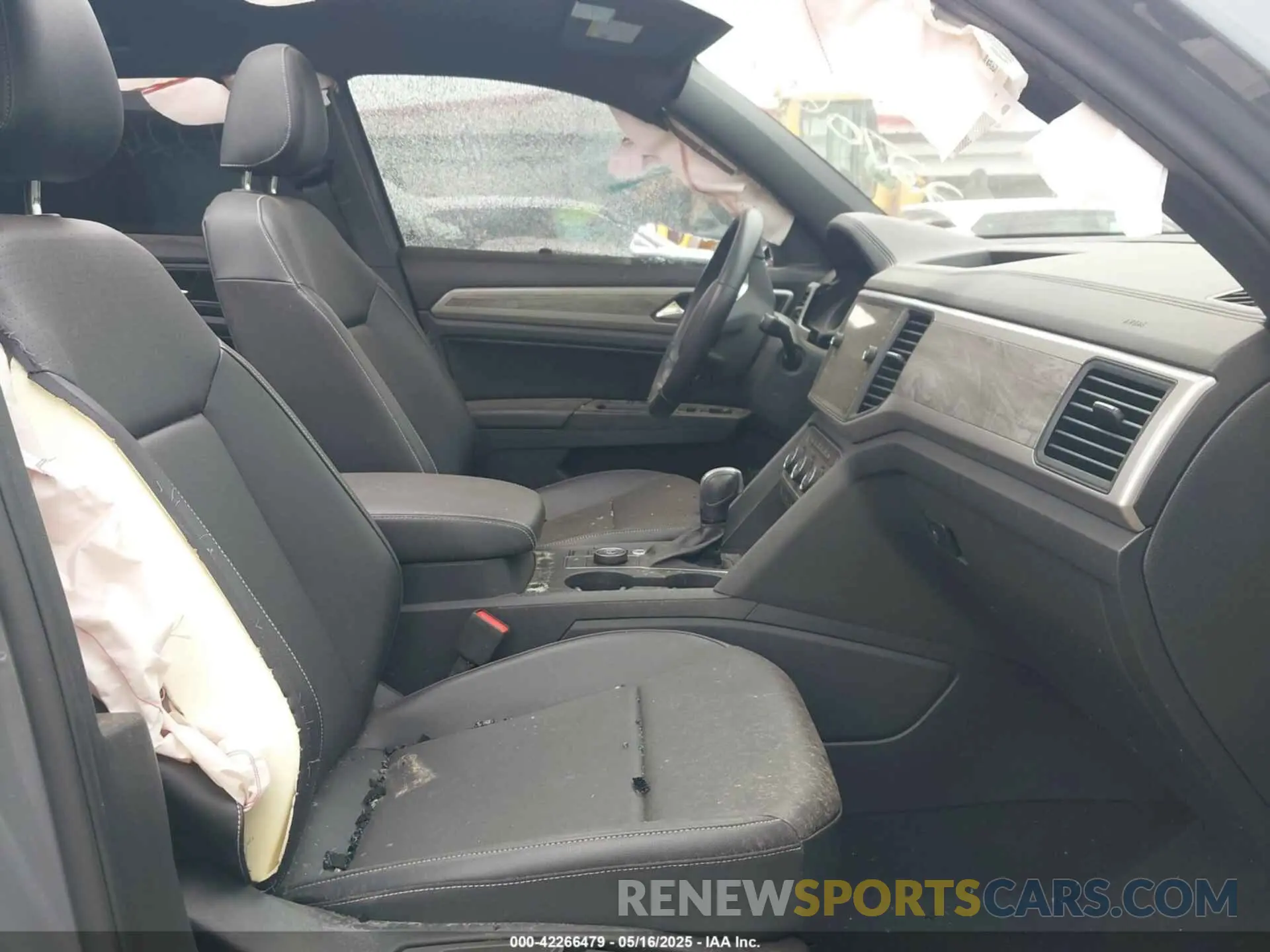 5 Photograph of a damaged car 1V26C2CA7LC227060 VOLKSWAGEN ATLAS CROSS SPORT 2020