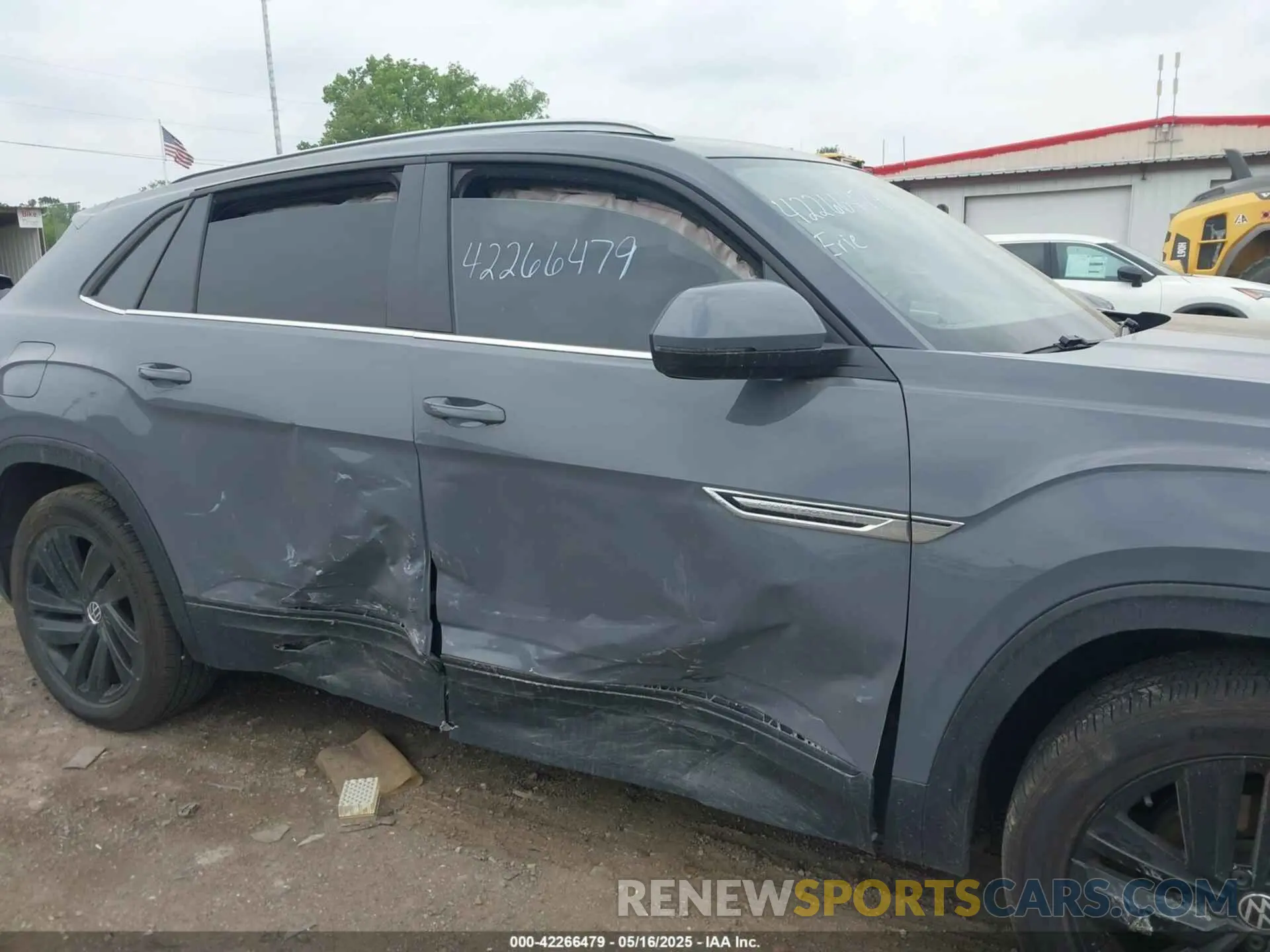 6 Photograph of a damaged car 1V26C2CA7LC227060 VOLKSWAGEN ATLAS CROSS SPORT 2020