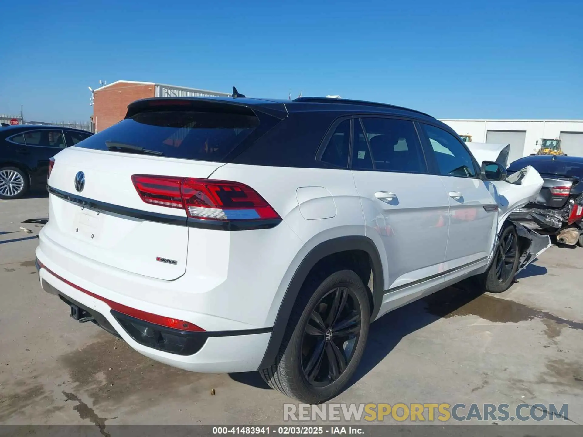 4 Photograph of a damaged car 1V26E2CA1LC224018 VOLKSWAGEN ATLAS CROSS SPORT 2020