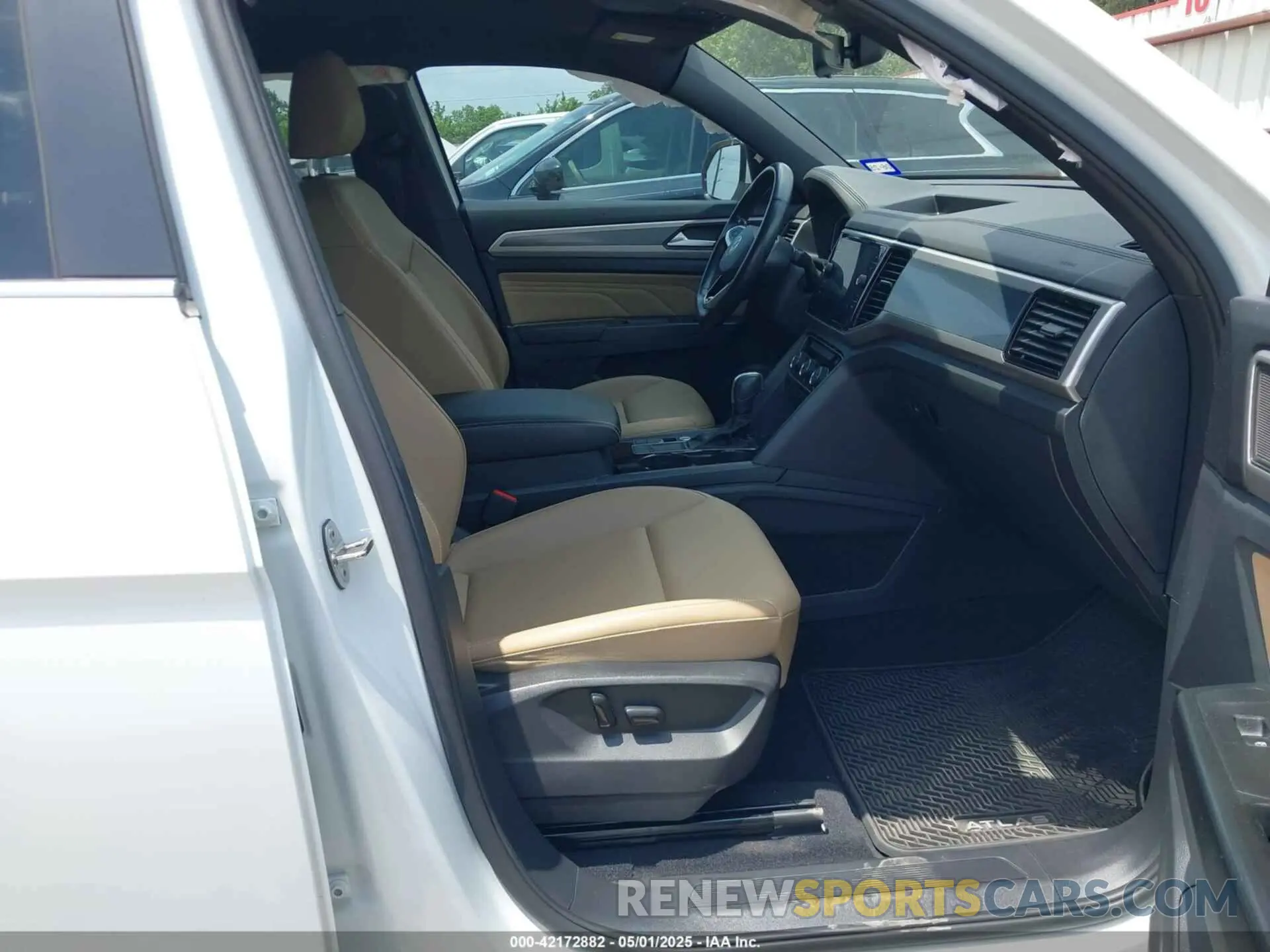 5 Photograph of a damaged car 1V2EE2CA0LC229108 VOLKSWAGEN ATLAS CROSS SPORT 2020