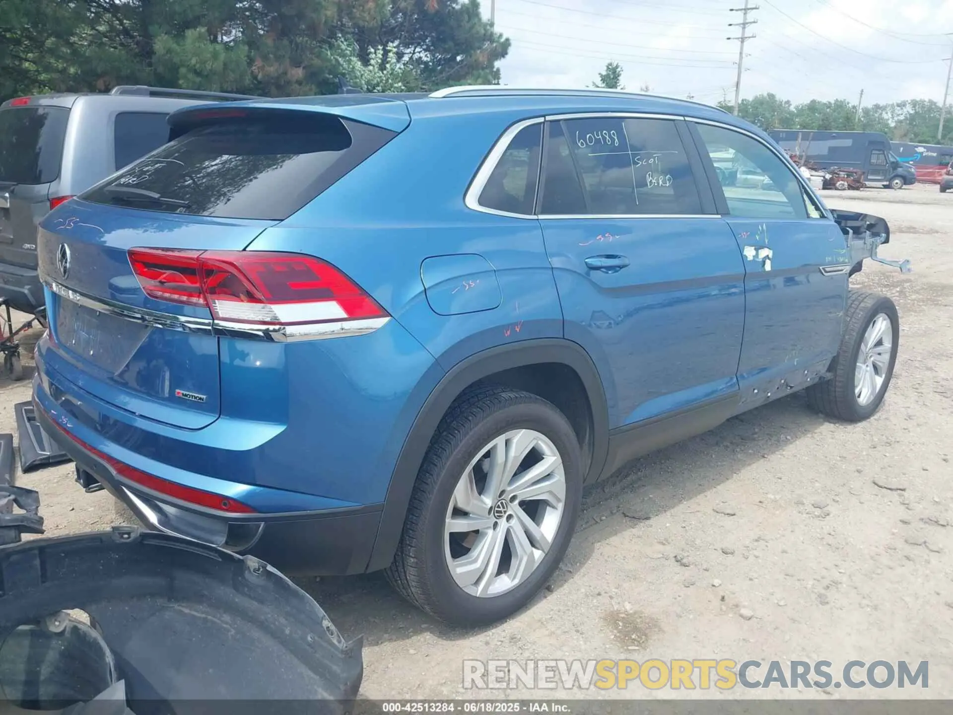 4 Photograph of a damaged car 1V2ME2CA4LC214929 VOLKSWAGEN ATLAS CROSS SPORT 2020