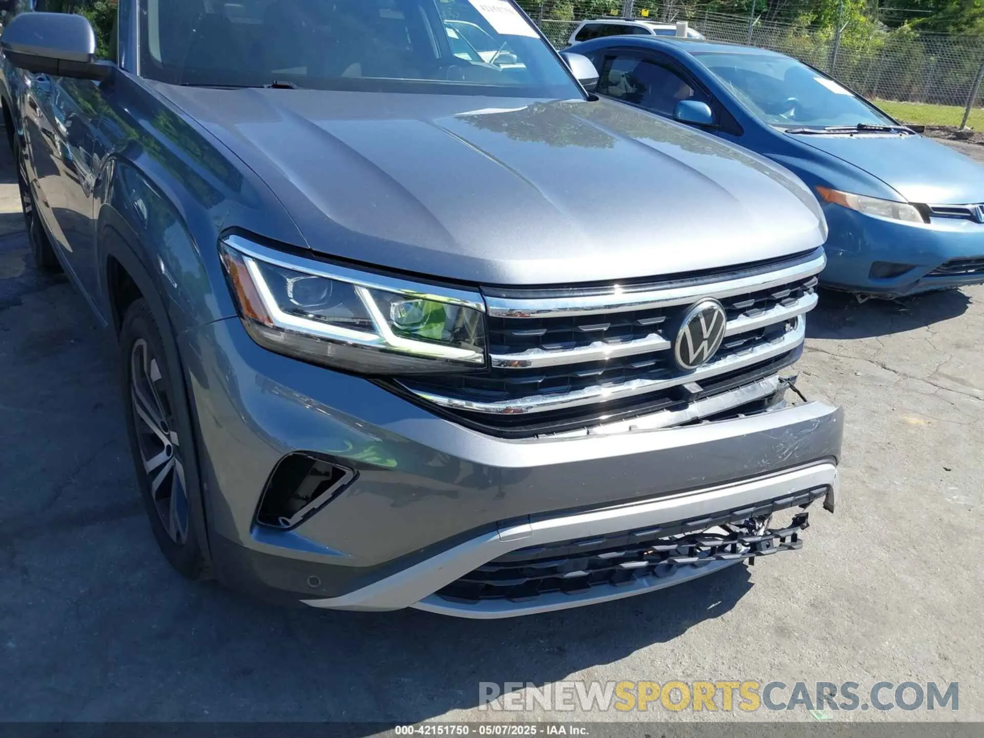 17 Photograph of a damaged car 1V2NE2CA0LC224717 VOLKSWAGEN ATLAS CROSS SPORT 2020