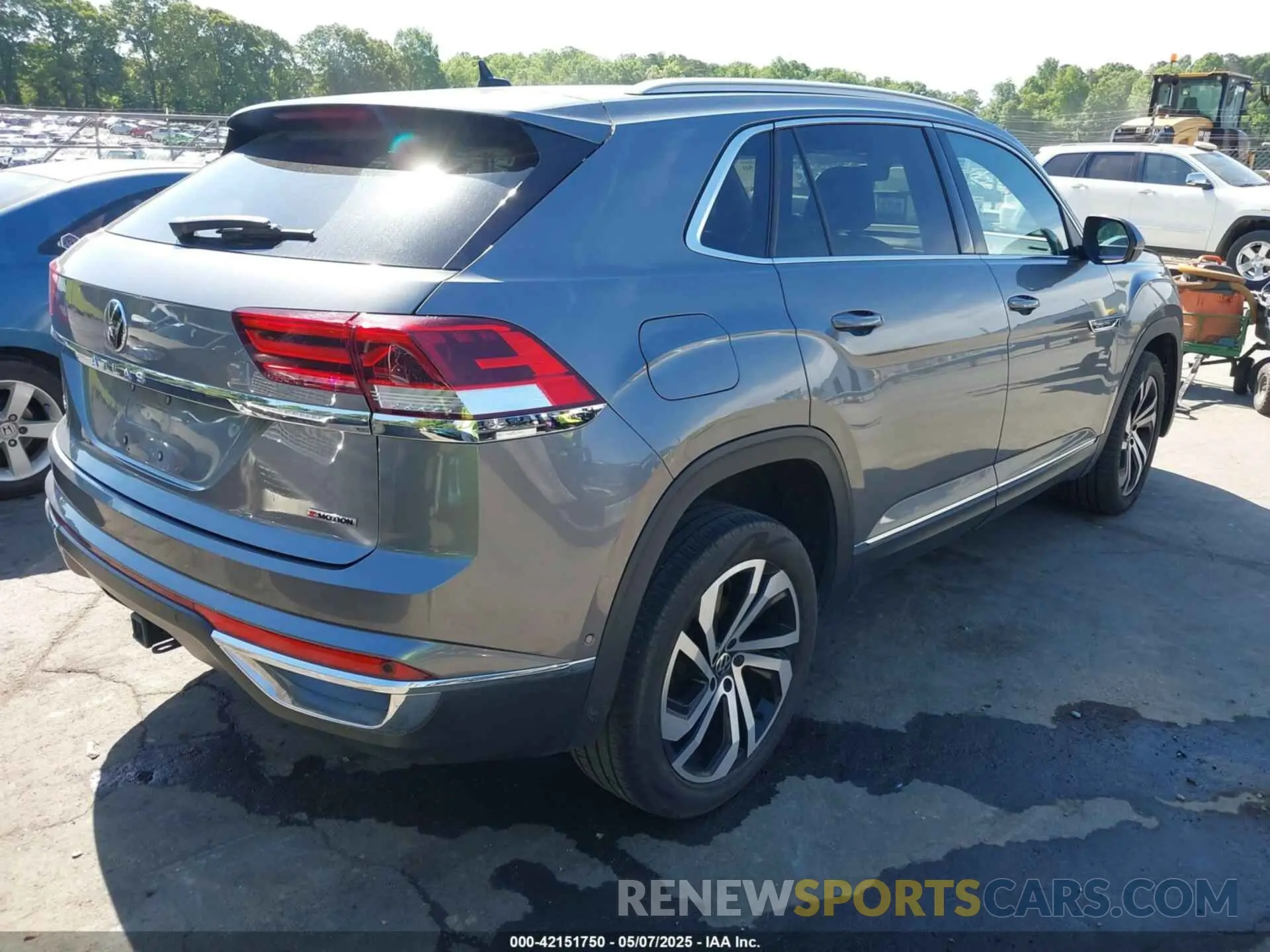 4 Photograph of a damaged car 1V2NE2CA0LC224717 VOLKSWAGEN ATLAS CROSS SPORT 2020