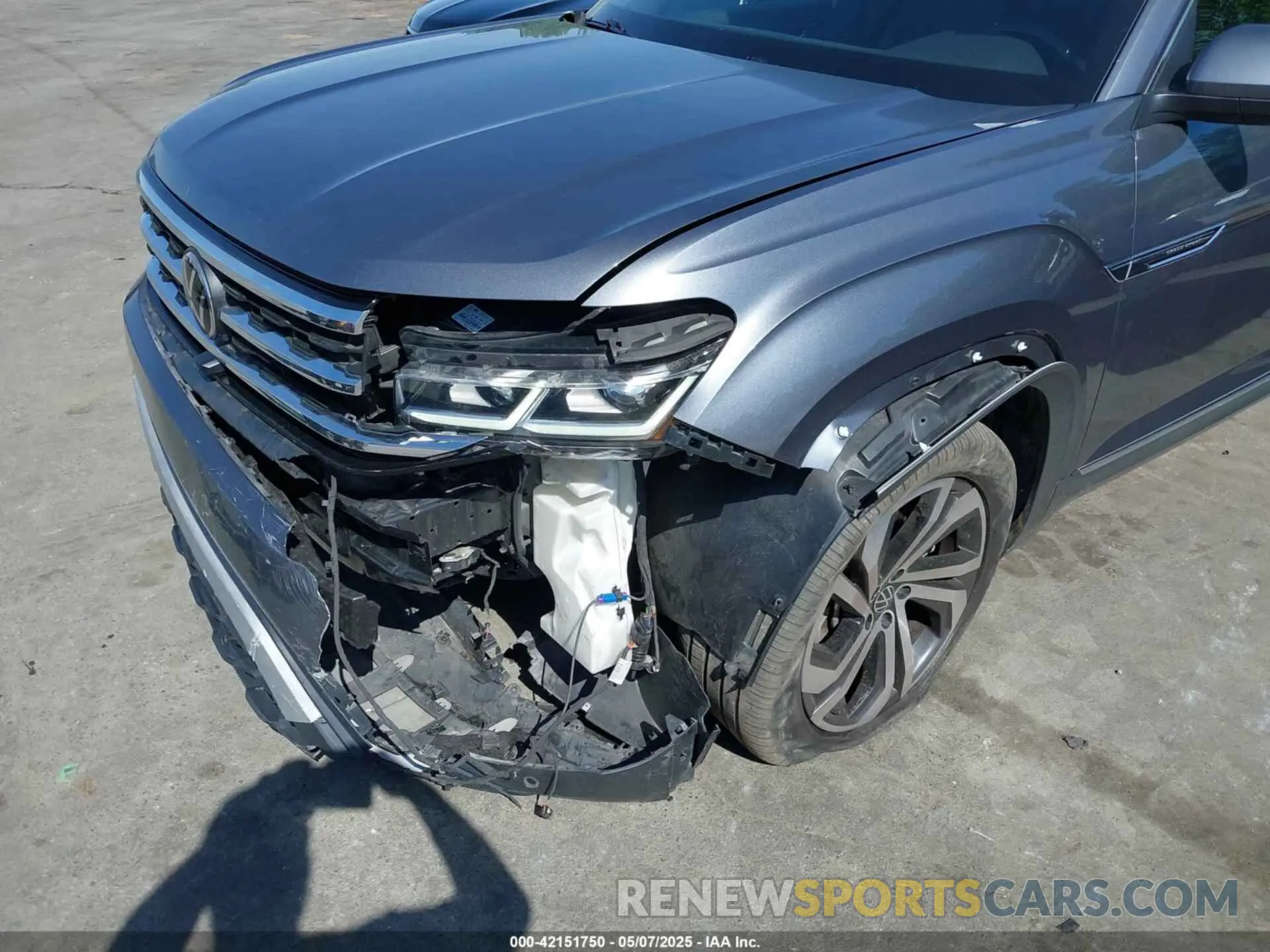 6 Photograph of a damaged car 1V2NE2CA0LC224717 VOLKSWAGEN ATLAS CROSS SPORT 2020